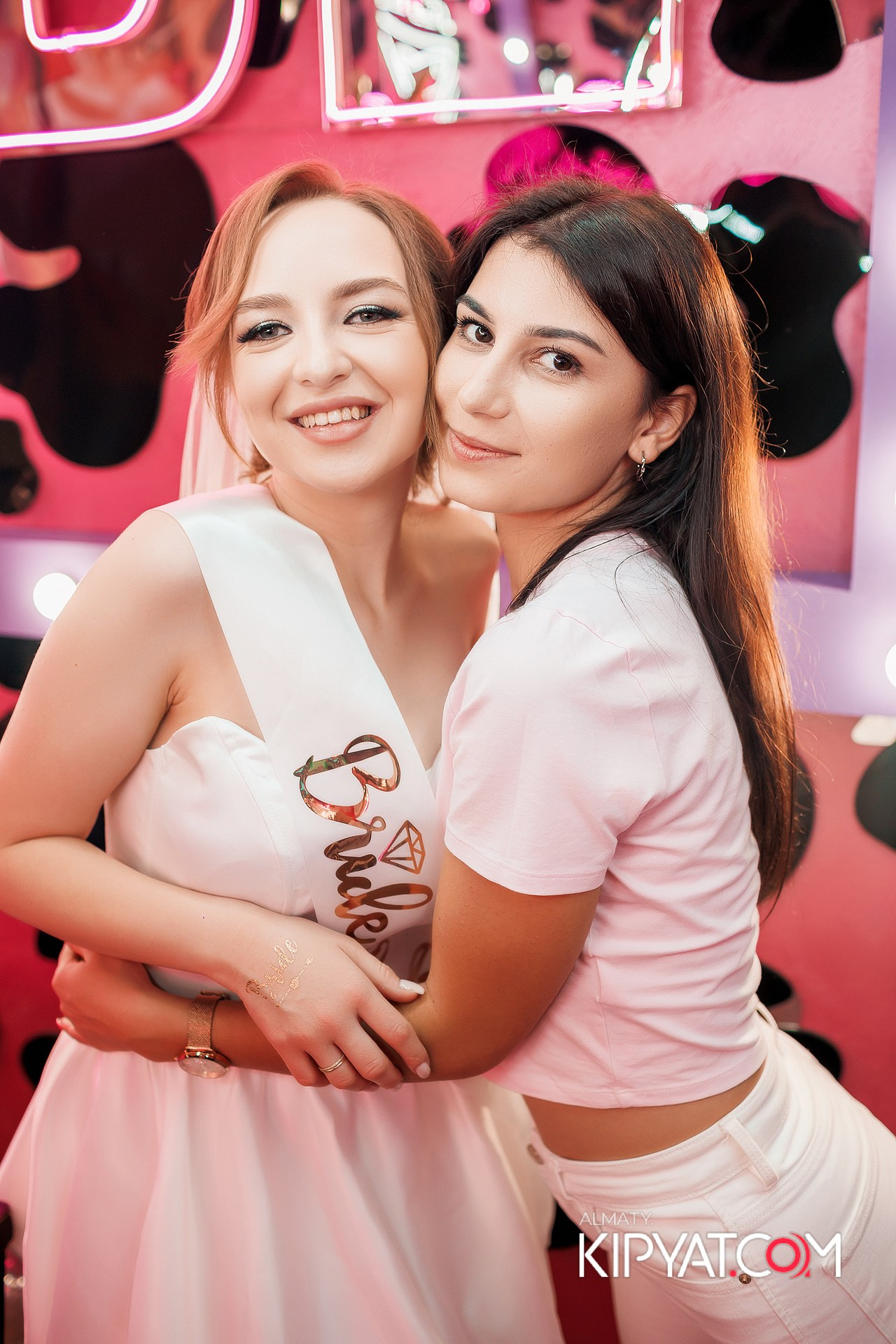 Ухо и Медведь на Курмангазы. КИПЯТКОМ АЛМАТЫ!