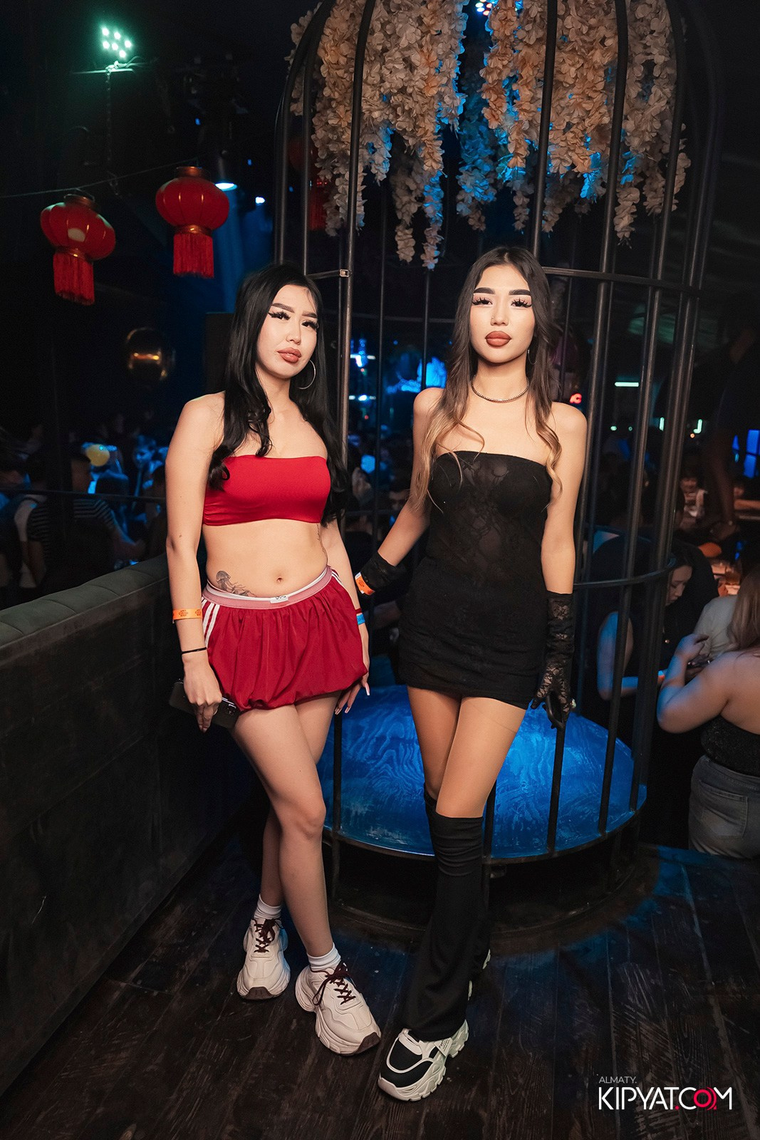 UYAT ЕМES BAR. КИПЯТКОМ АЛМАТЫ!