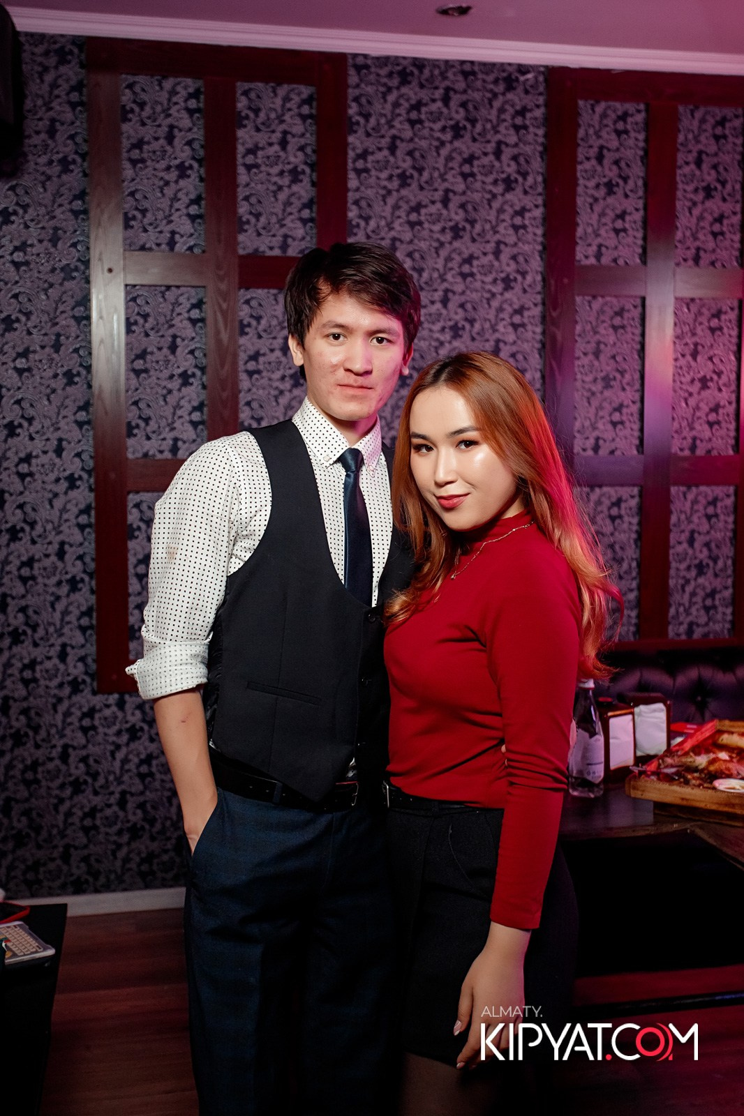 КАРАОКЕ-БАР РОЯЛЬ НА НУРМАКОВА. КИПЯТКОМ АЛМАТЫ!