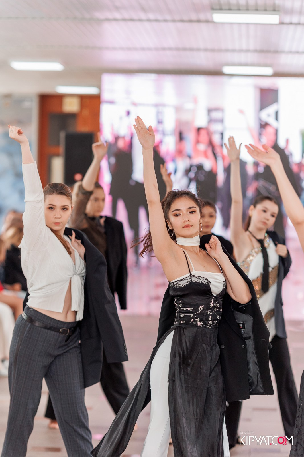 JUNIOR FASHION SHOW. КИПЯТКОМ АЛМАТЫ!