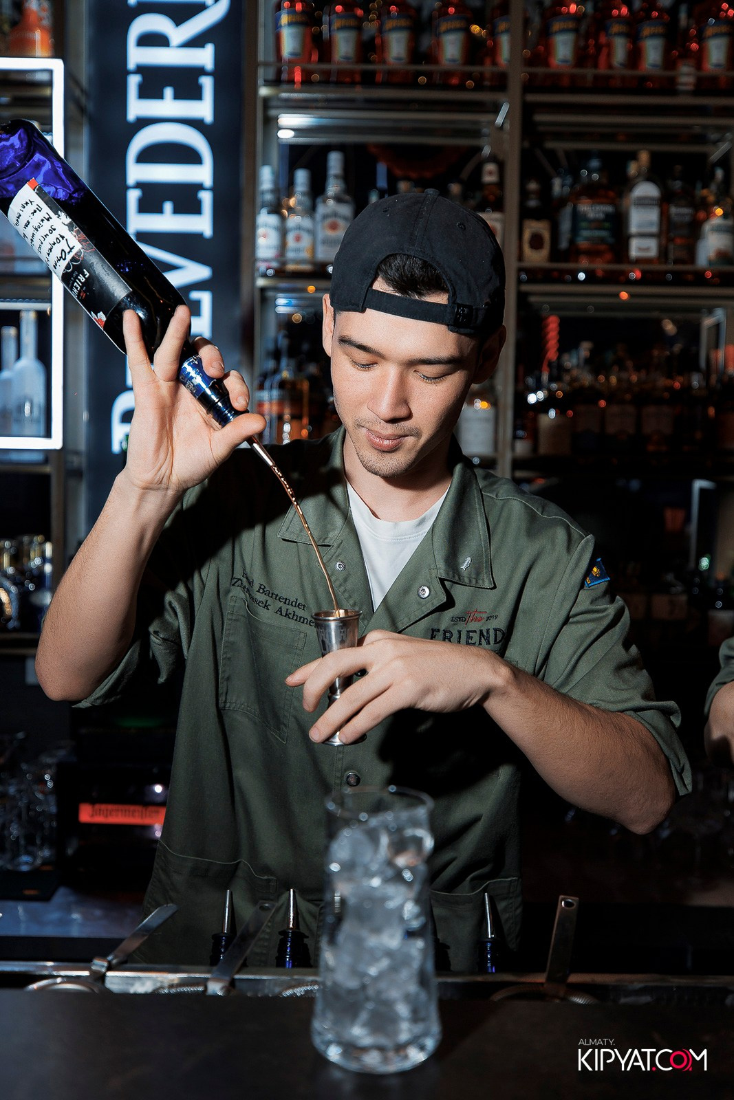 FRIENDS BAR & TERRACE. КИПЯТКОМ АЛМАТЫ! Фотосъемка мероприятий в Алматы
