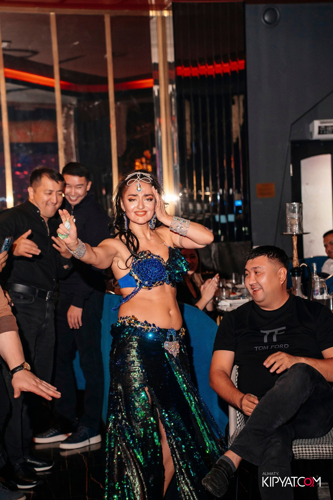 БАР ПАНАЕХАЛИ НА ТОЛЕ БИ. КИПЯТКОМ АЛМАТЫ!