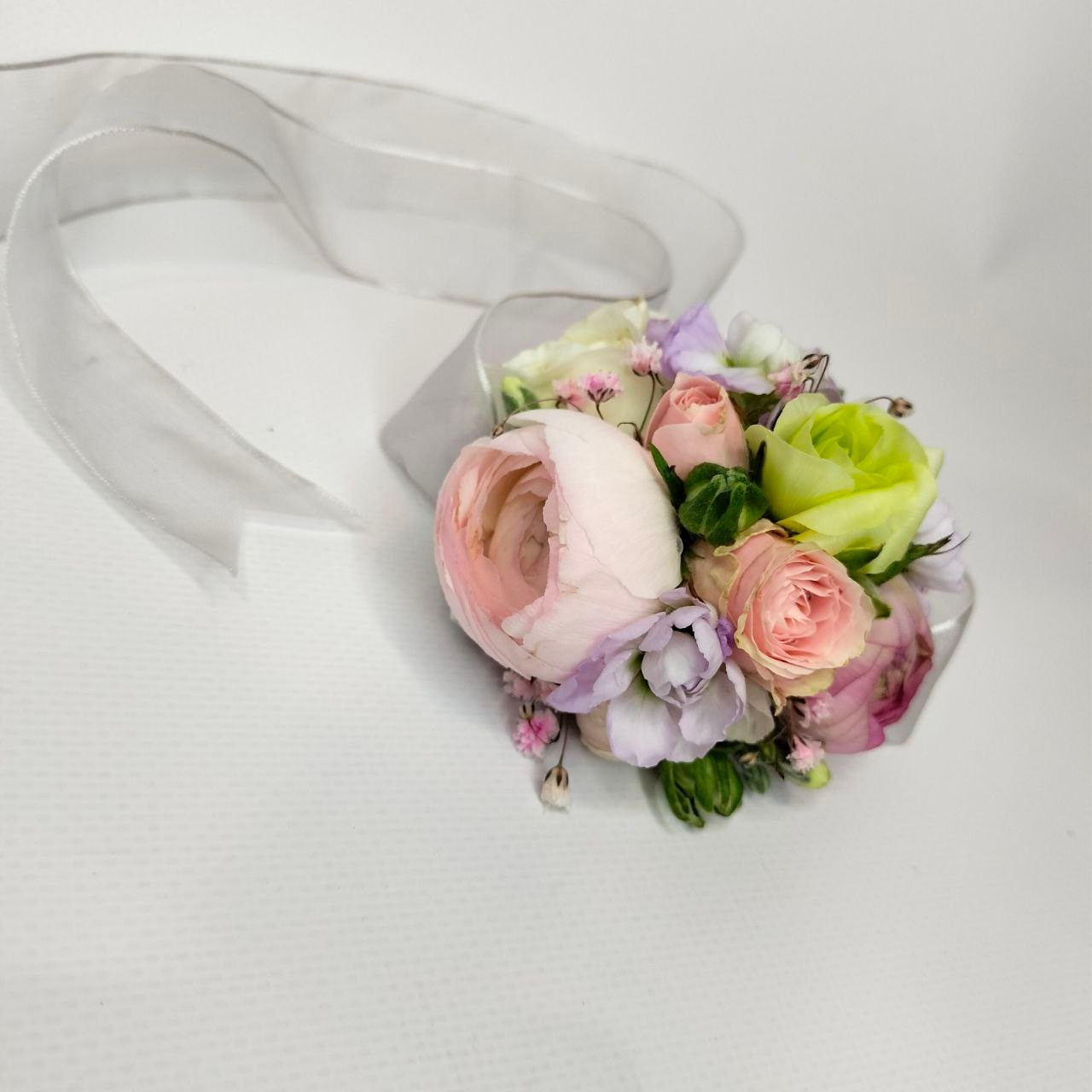 Браслет из живых цветов для "Бала цветов"