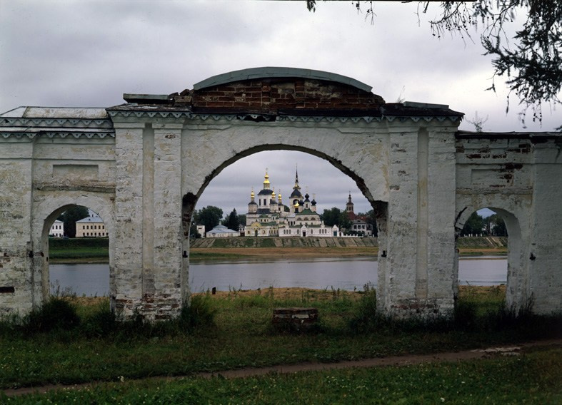 Храм Соборного Дворища. Вид от Дымковской слободы.