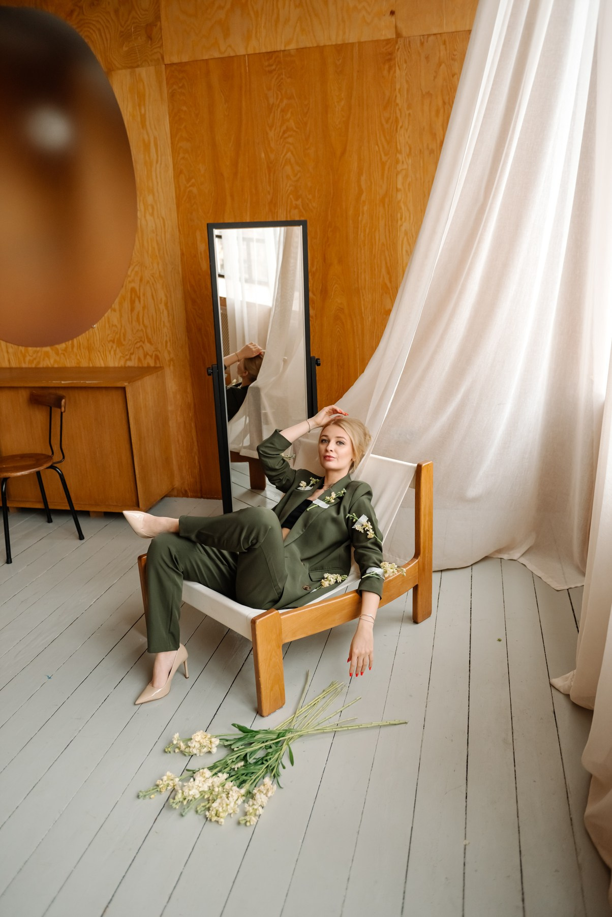 Индивидуальная. Деловой образ с цветами. Свадебный и сеейный фотограф в Санкт-Петербурге Елена Худякова