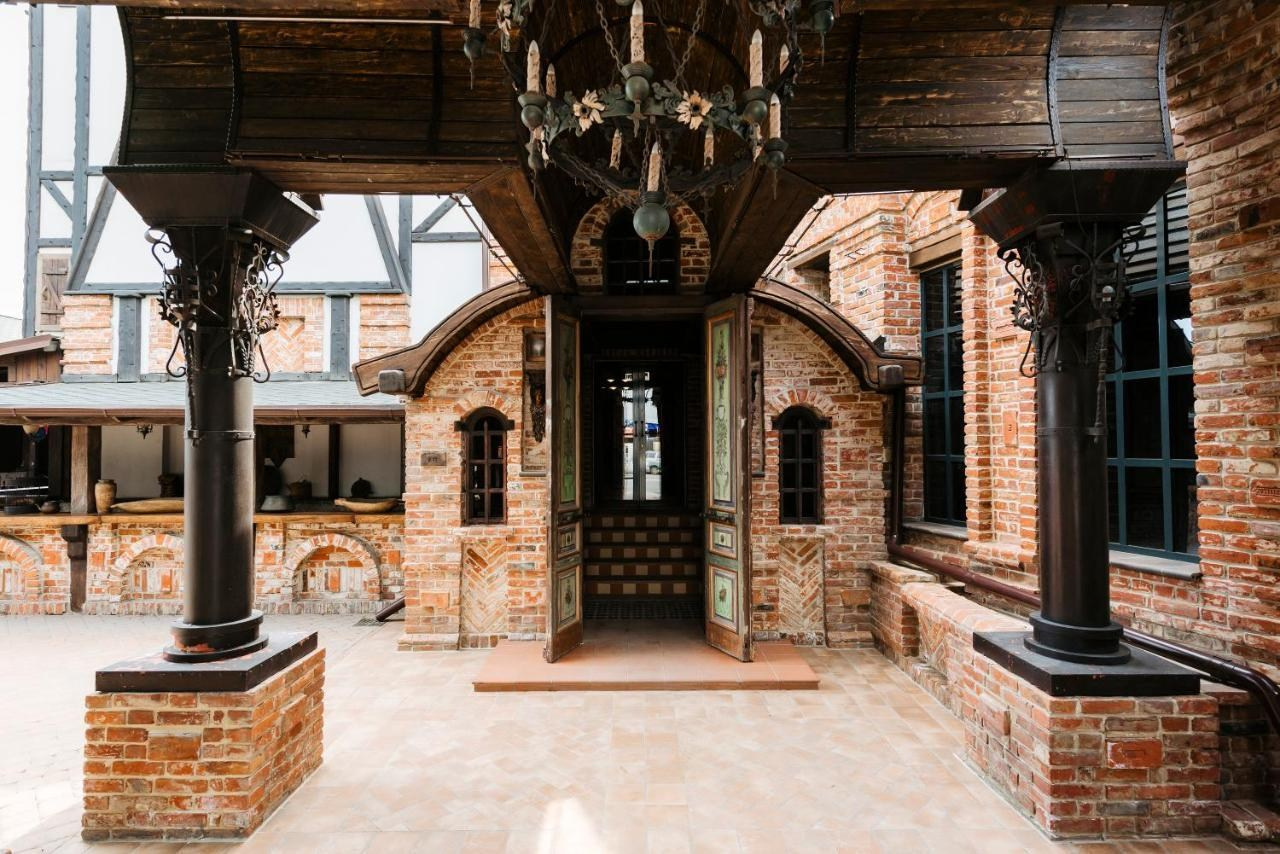 Развлекательный комплекс «Старый город». Свадебный | Семейный фотограф