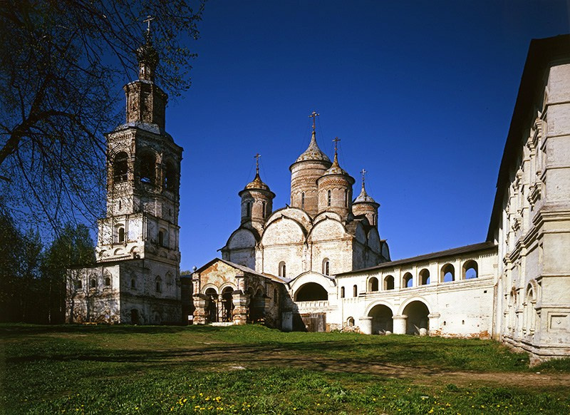 Спасский собор и колокольня Спасо-Прилукского монастыря. 16 век