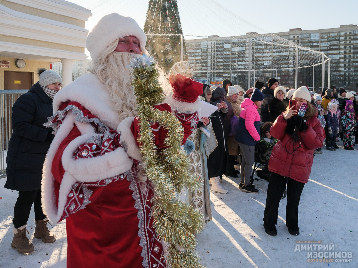 Забег снегурочек