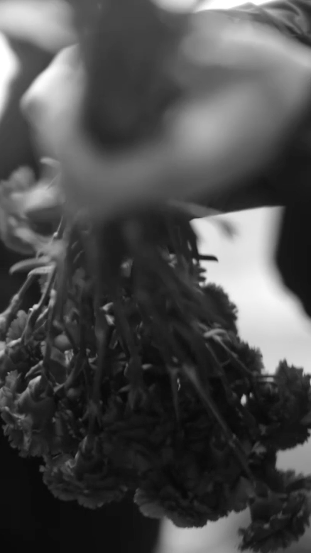 Ничего не было видно и приходилось прислушиваться. Художественная группа «Нежные Бабы»