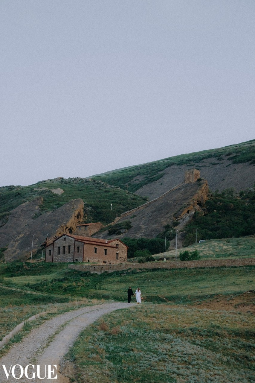 Свадебная фотосессия в Гареджийской пустыни в Грузии. Свадебный фотограф Грузия Тбилиси