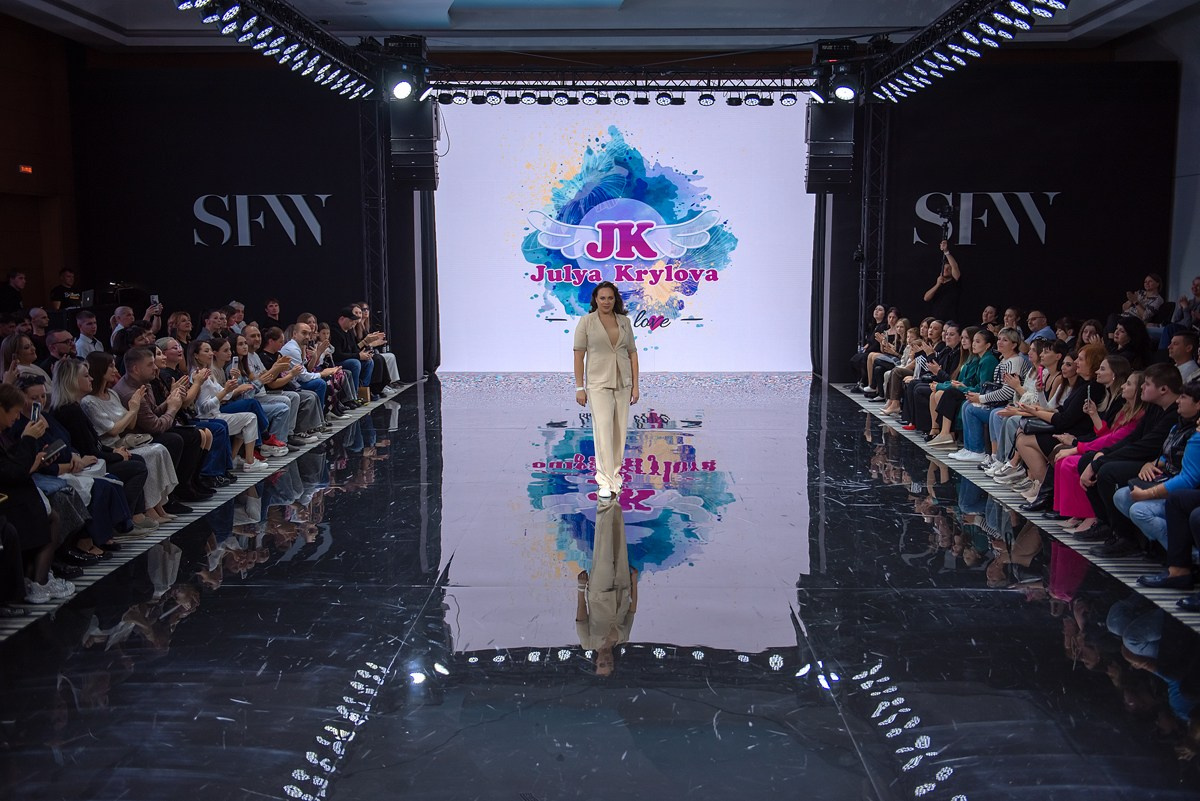 SochiFashionWeek2024 дизайнер Юлия Крылова. Семейный и коммерческий фотограф в Сочи Александр Бодунов