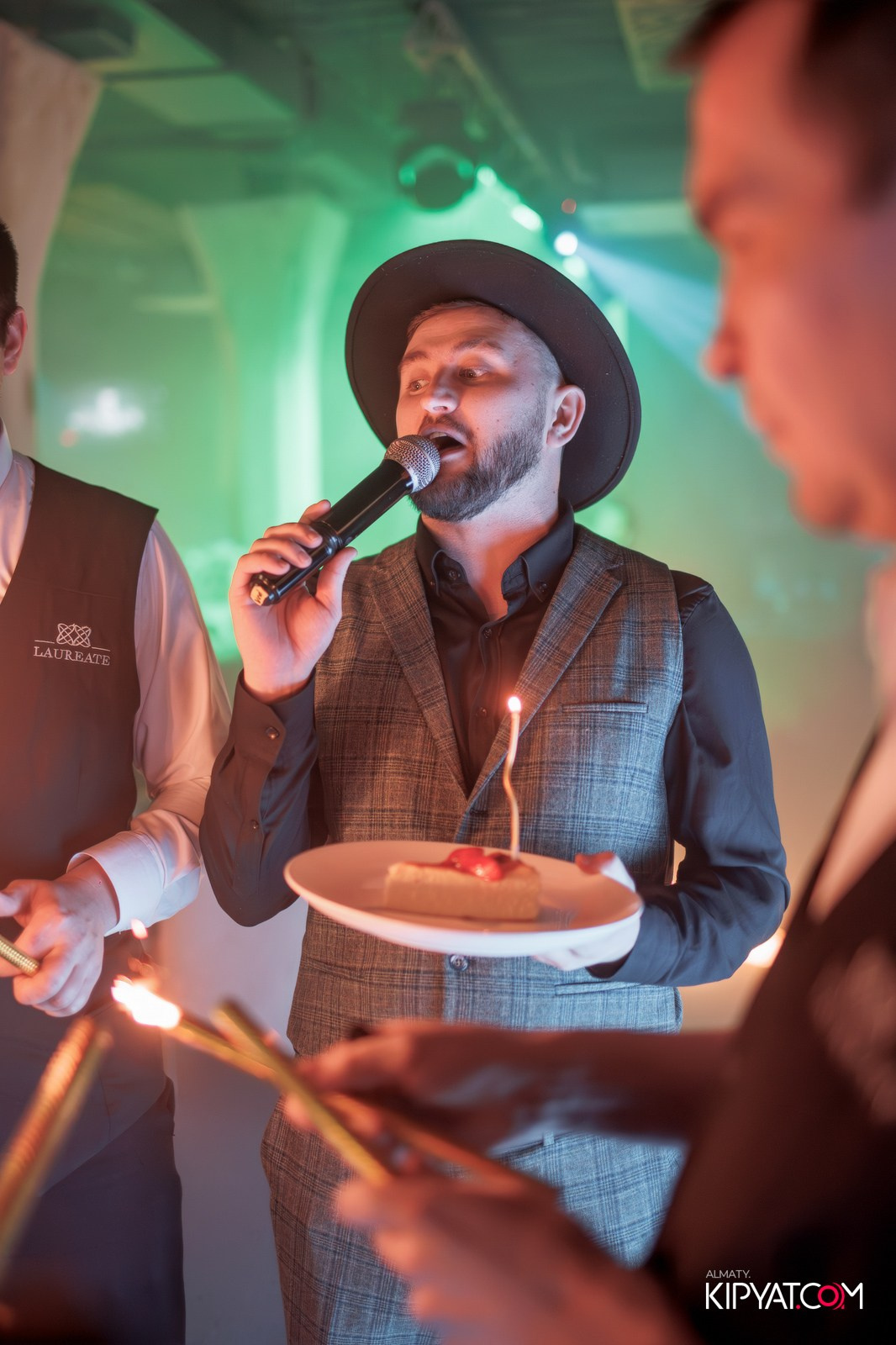 LAUREATE GRAND CAFÉ. КИПЯТКОМ АЛМАТЫ!