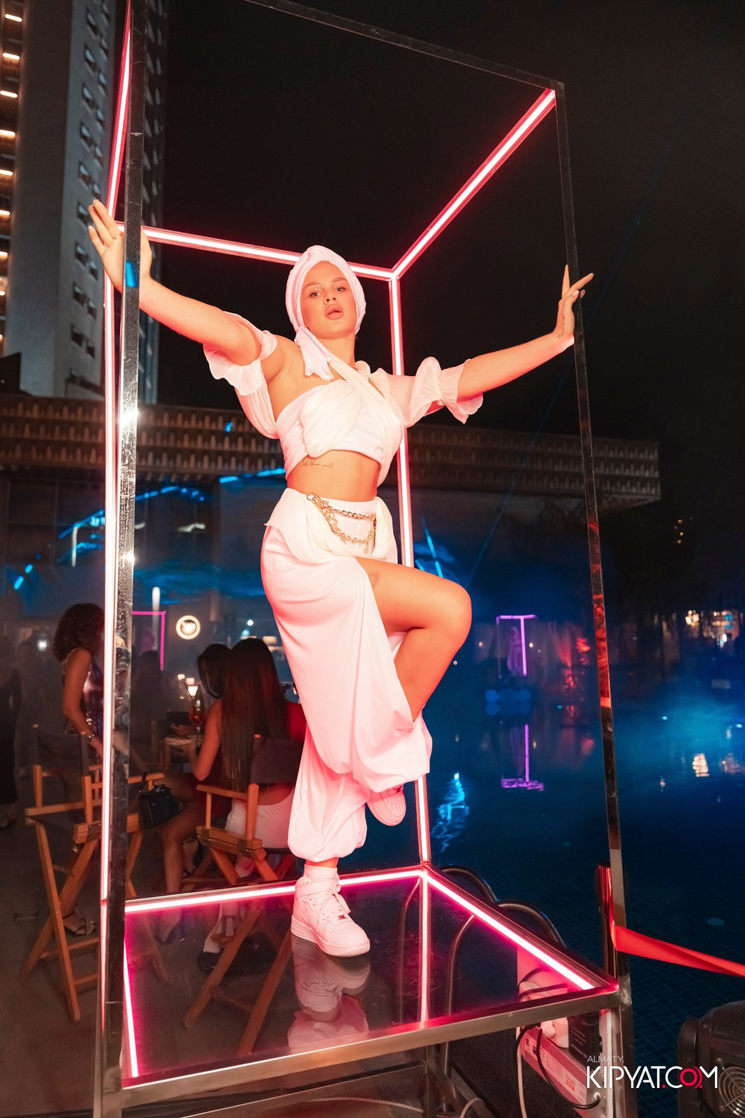 EDEN POOL & BAR. КИПЯТКОМ АЛМАТЫ!