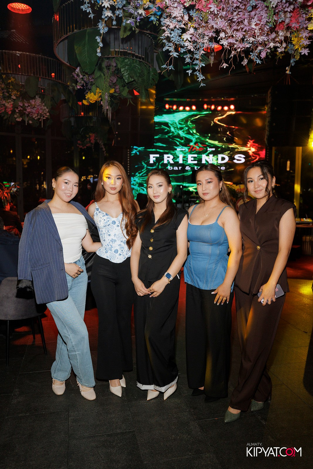 FRIENDS BAR & TERRACE. КИПЯТКОМ АЛМАТЫ! Фотосъемка мероприятий в Алматы