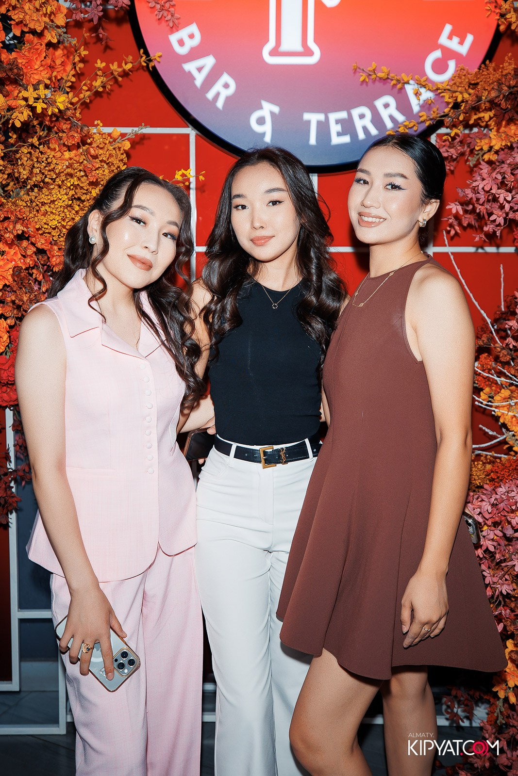 FRIENDS BAR & TERRACE. КИПЯТКОМ АЛМАТЫ!