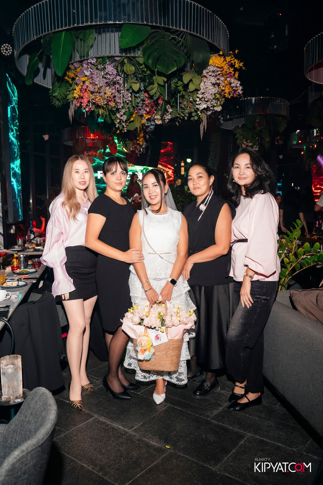 FRIENDS BAR & TERRACE. КИПЯТКОМ АЛМАТЫ!