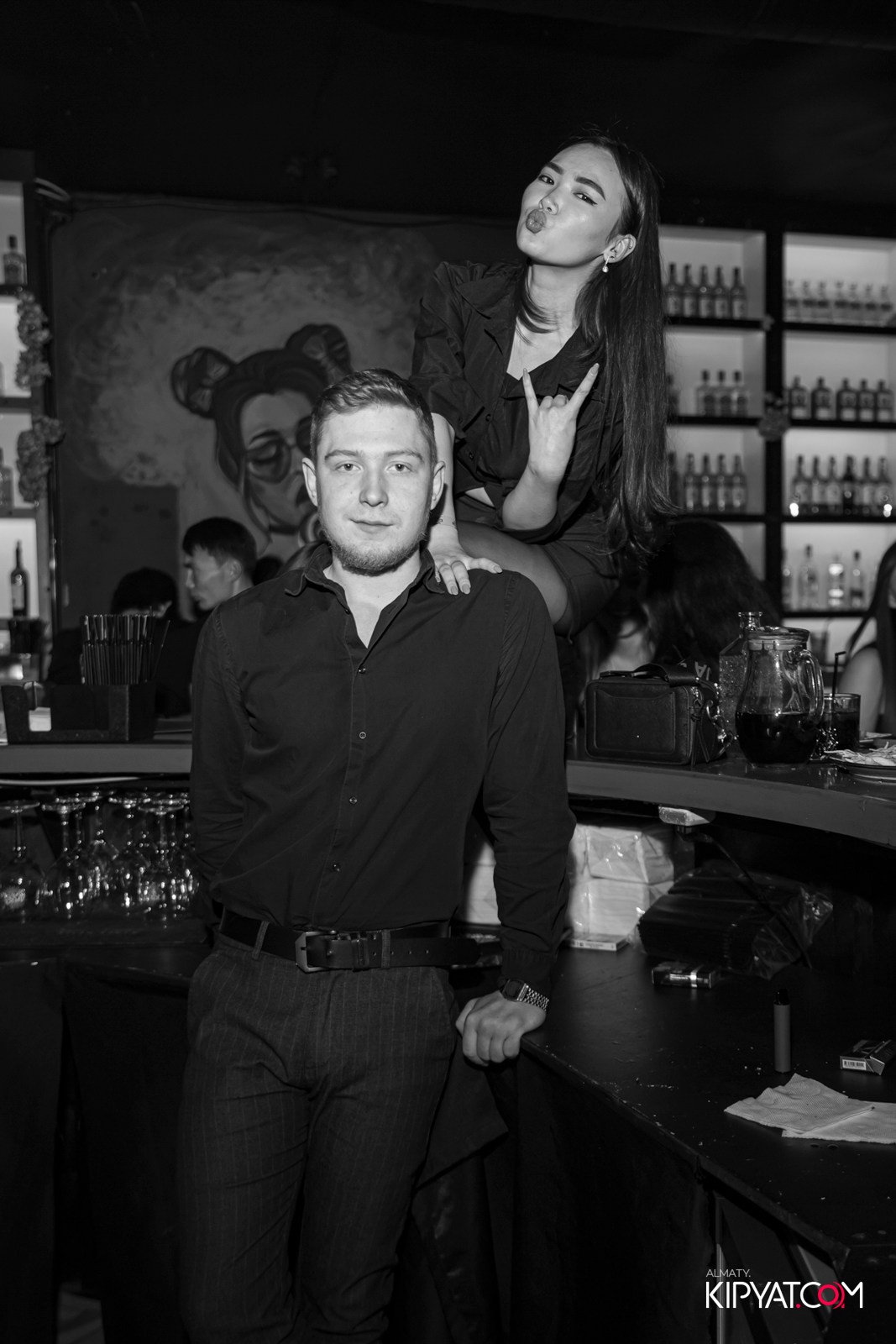 UYAT EMES BAR. КИПЯТКОМ АЛМАТЫ!