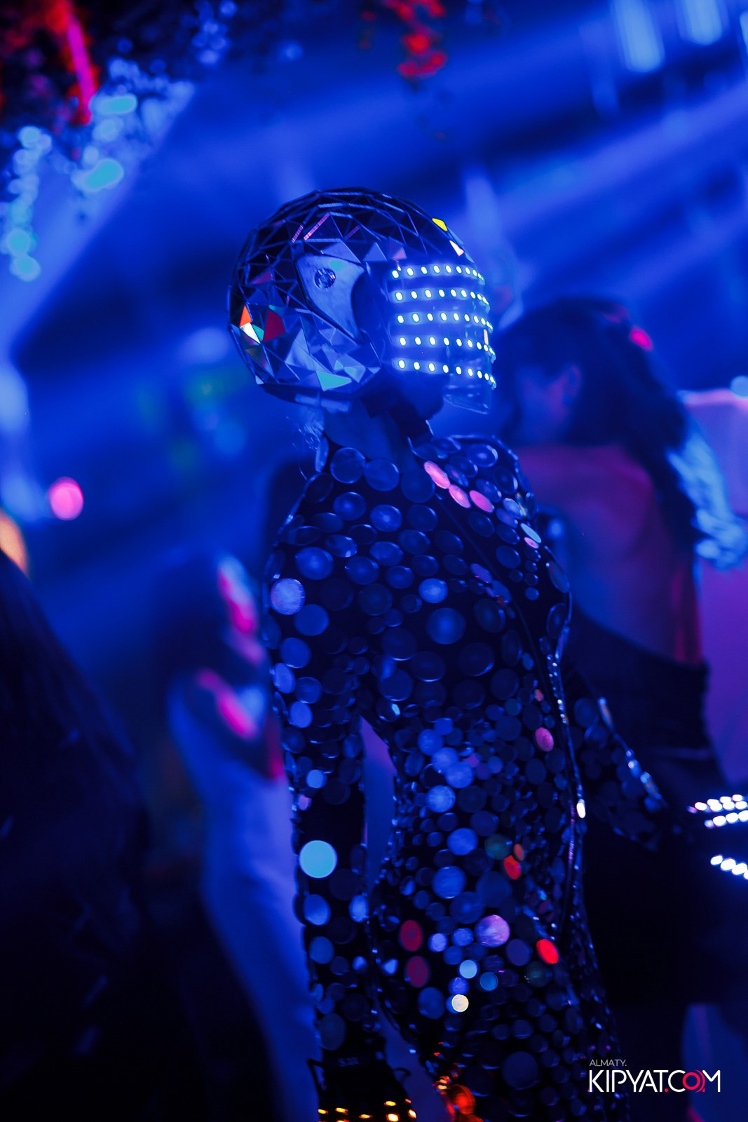 FRIENDS BAR & TERRACE. КИПЯТКОМ АЛМАТЫ!