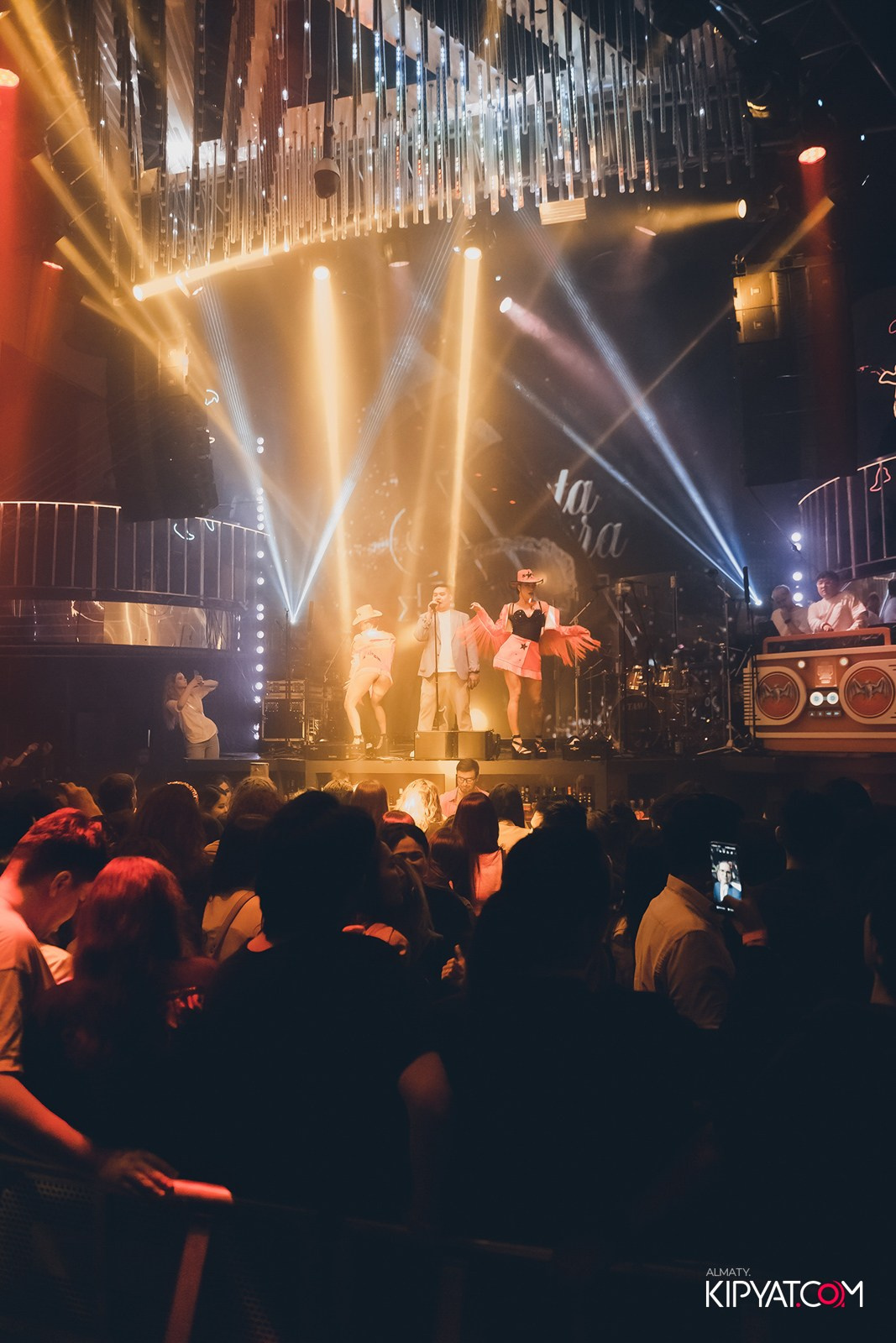 CLUB SHOW BY ИРИНА КАЙРАТОВНА В SANTA BARBARA CLUB. КИПЯТКОМ АЛМАТЫ!