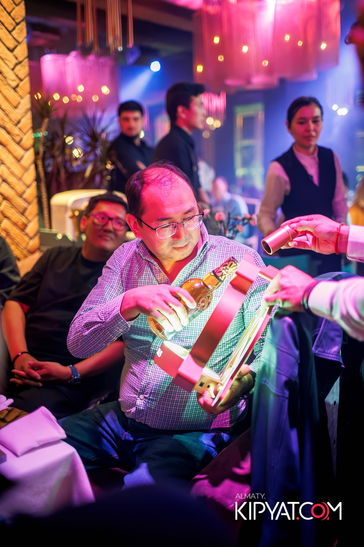 QUEST PISTOLS В РЕСТОРАНЕ NINO. КИПЯТКОМ АЛМАТЫ!