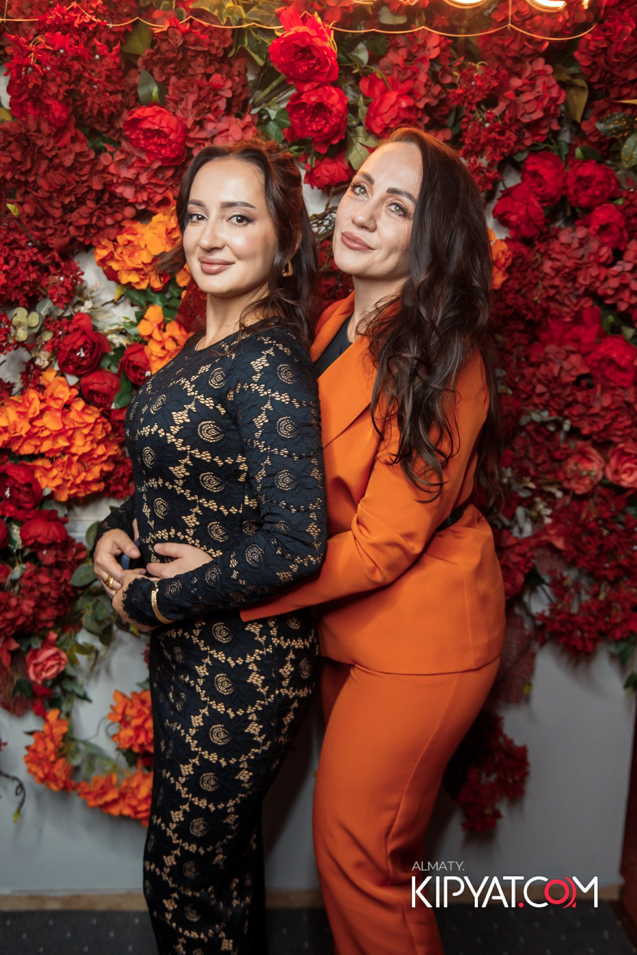 ДЕНЬ РОЖДЕНИЯ КАФЕ ЭСМИРАЛЬДА. КИПЯТКОМ АЛМАТЫ!