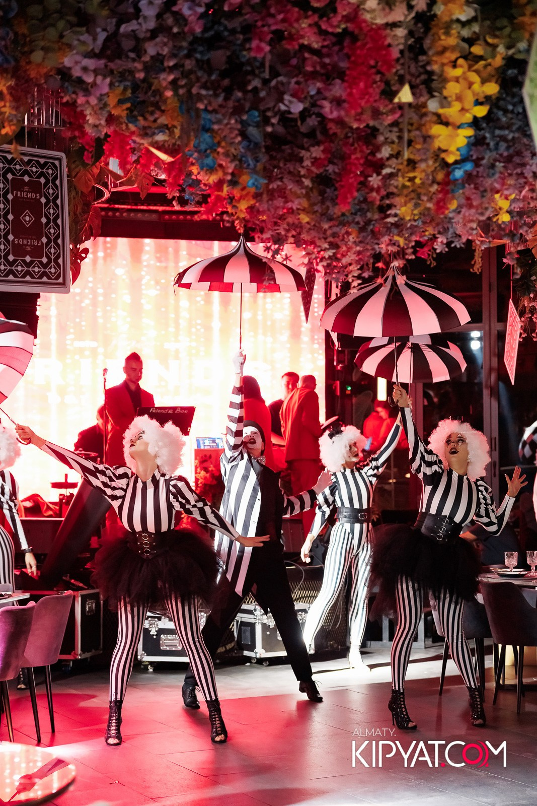 FRIENDS BAR & TERRACE. КИПЯТКОМ АЛМАТЫ!