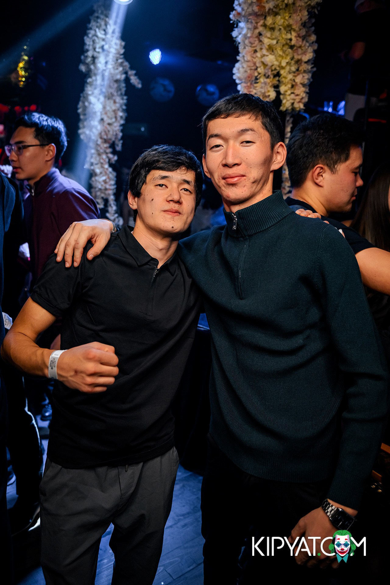 UYAT EMES BAR. КИПЯТКОМ АЛМАТЫ!