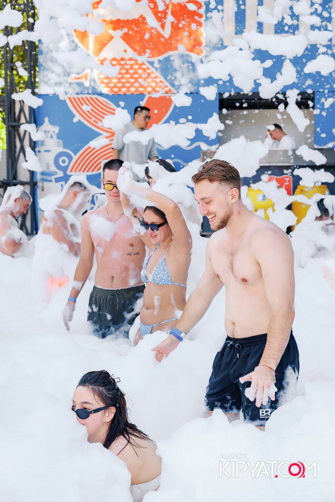 ПЕННАЯ ВЕЧЕРИНКА/ДЫМОВОЕ ШОУ/БАССЕЙН DELIGHT POOL. КИПЯТКОМ АЛМАТЫ!