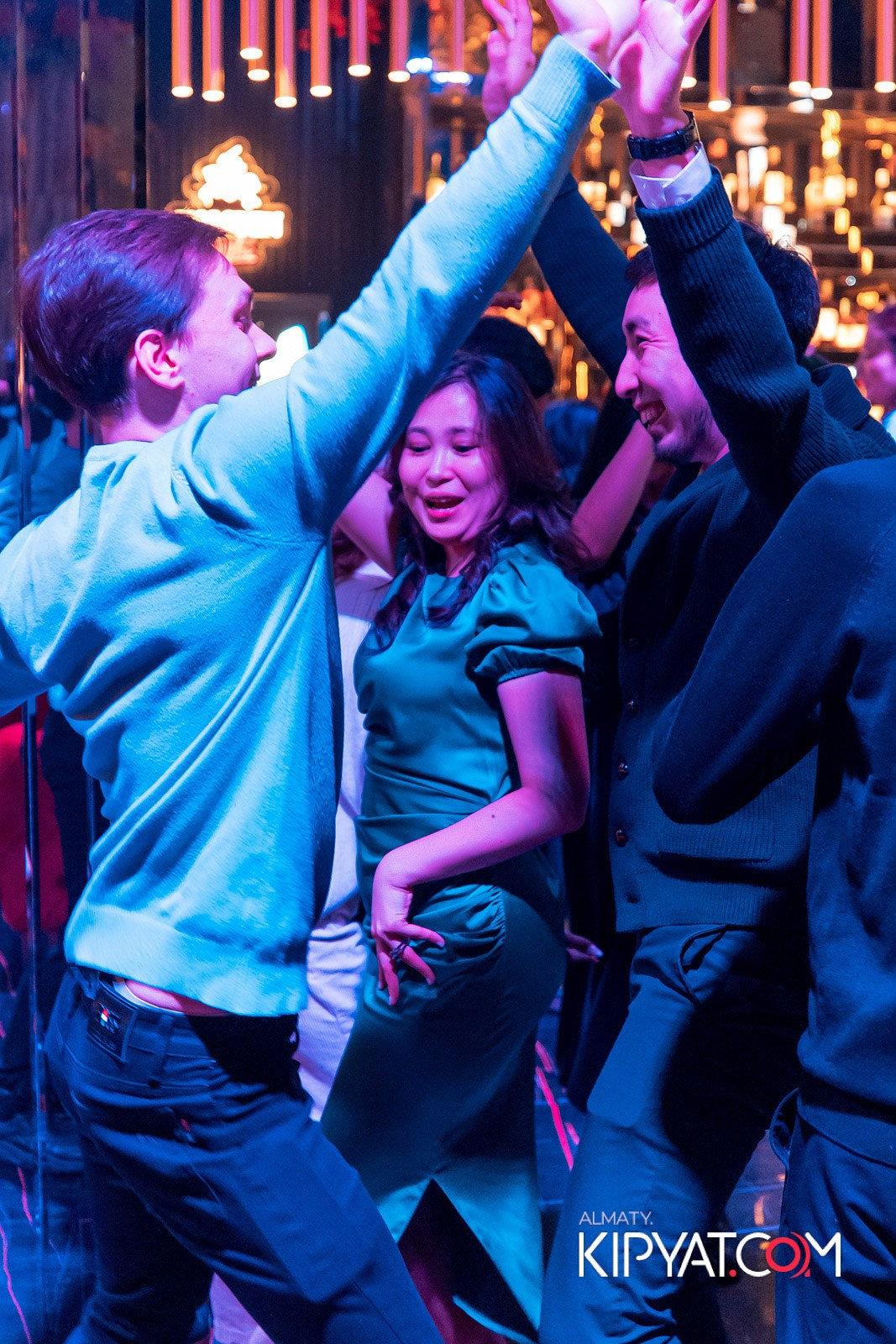 БАР ПАНАЕХАЛИ НА ДОСТЫК. КИПЯТКОМ АЛМАТЫ!