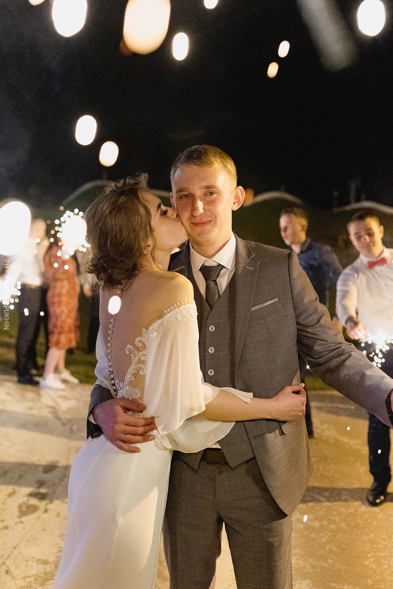 Свадебный день, фотограф в Муроме, Муромская слобода, Монти шатер. Фотограф городских и семейных событий Артем Карпухин