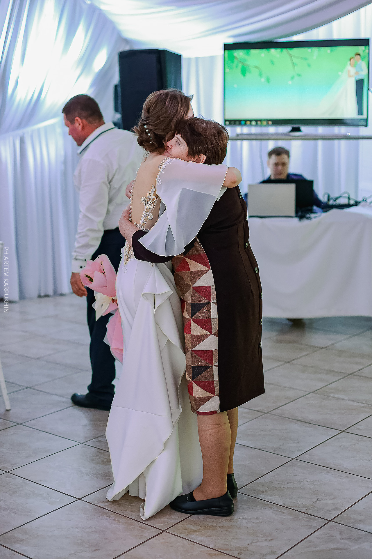 Свадебный день, фотограф в Муроме, Муромская слобода, Монти шатер. Фотограф городских и семейных событий Артем Карпухин