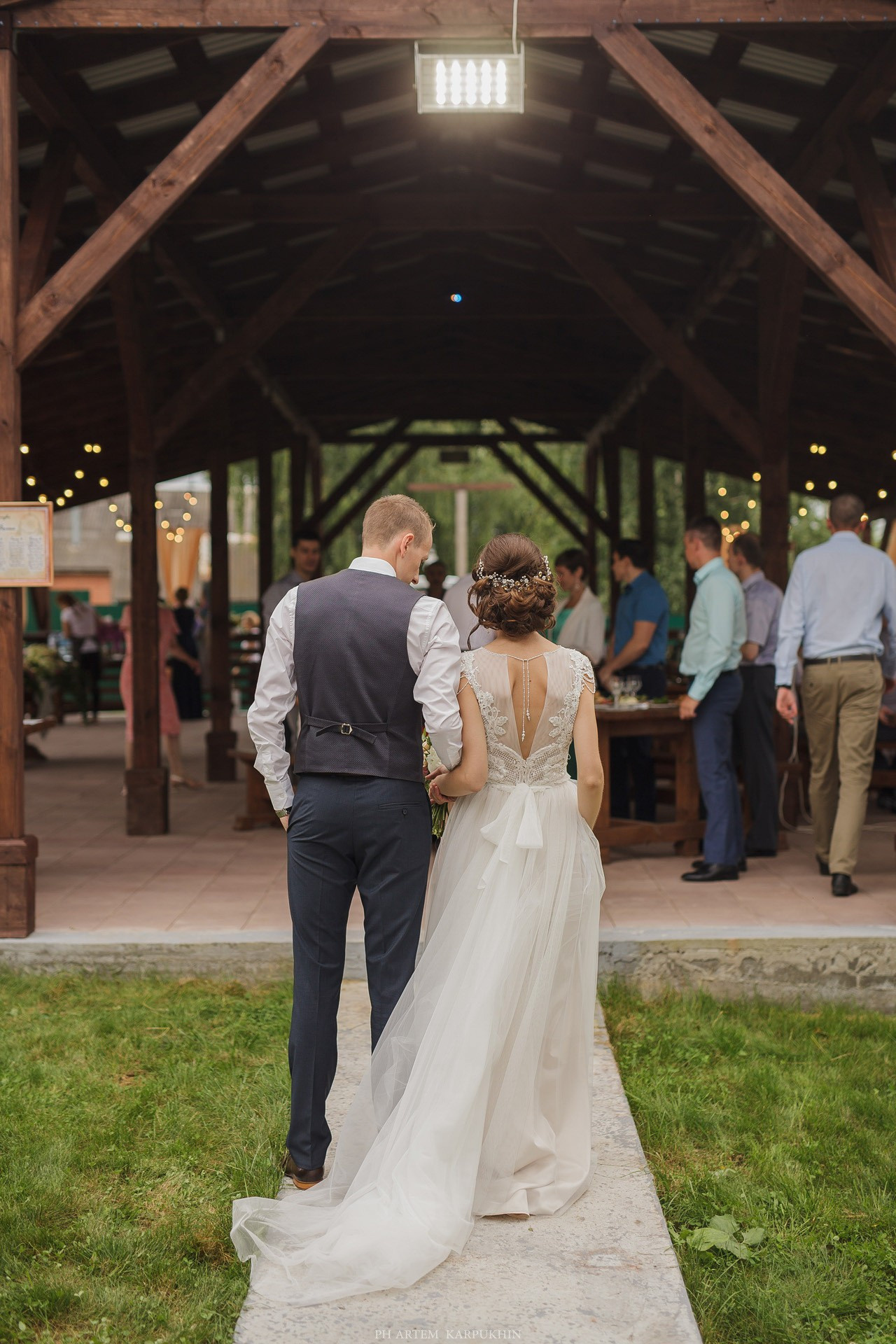 Юрий и Елена, свадебный день, июль 2017, парк-отель Перемиловы горы. Фотограф городских и семейных событий Артем Карпухин