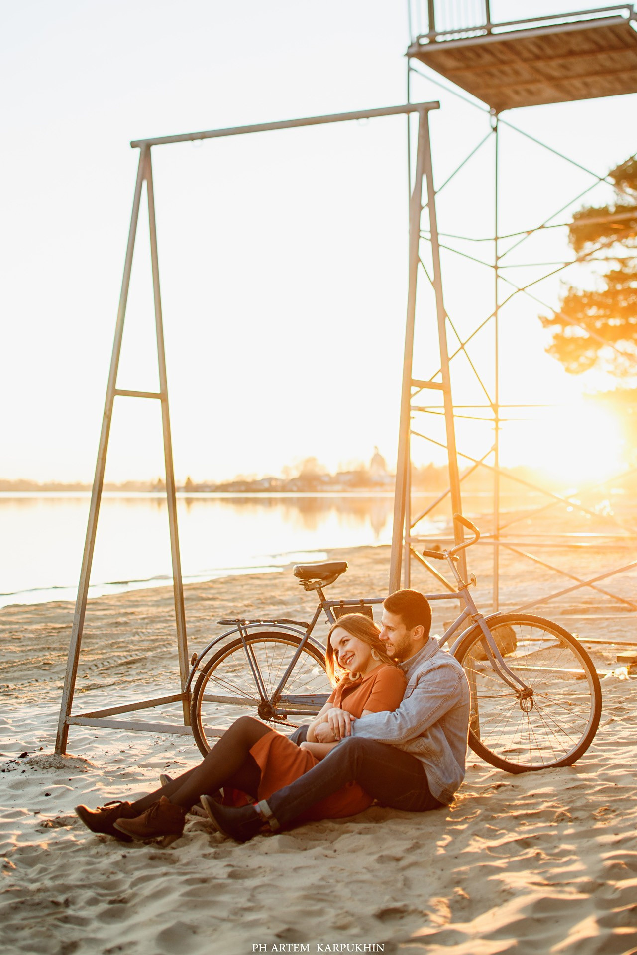 Оля и Женя. Холодный пляж. Фотограф городских и семейных событий Артем Карпухин