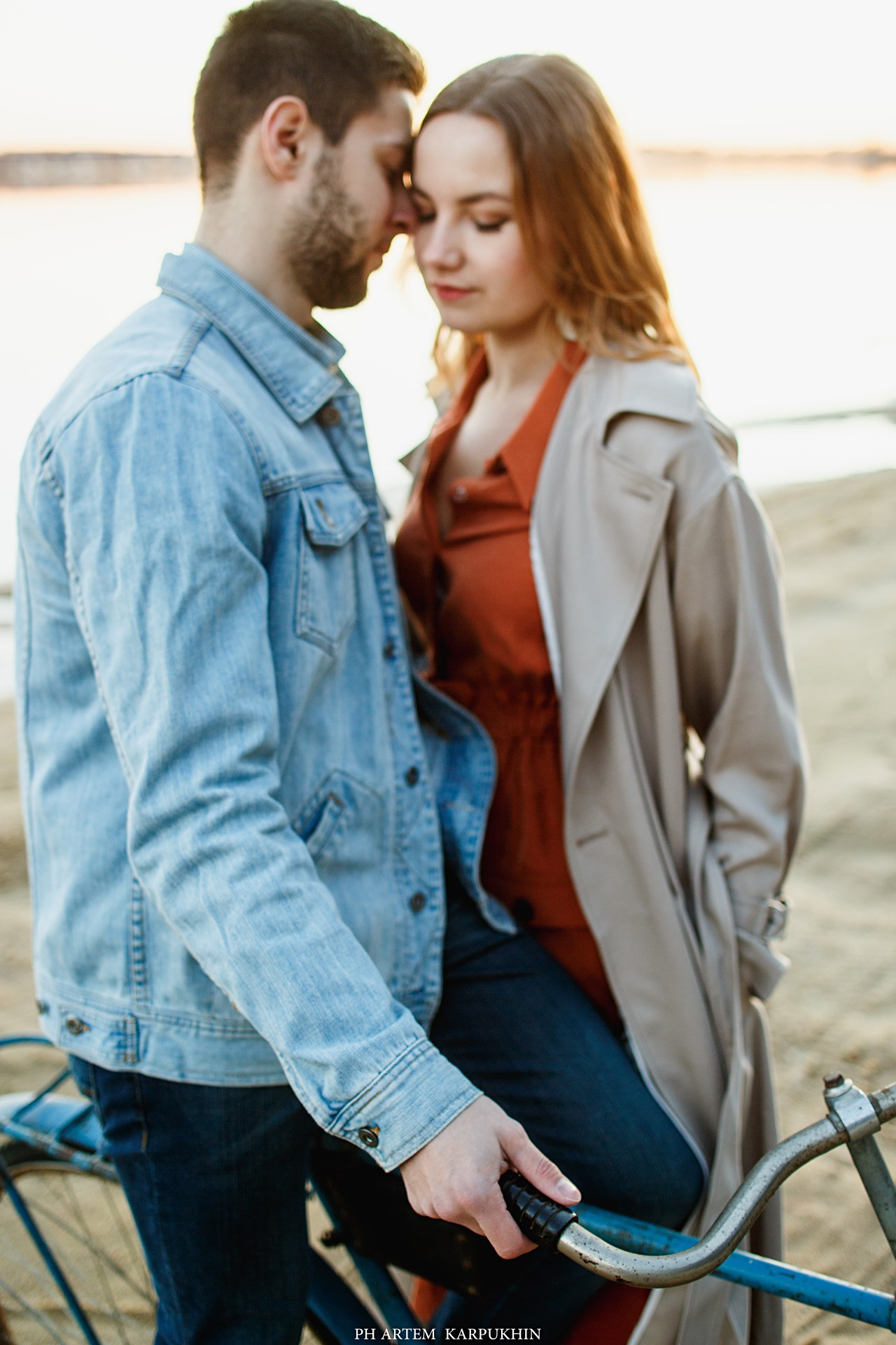 Оля и Женя. Холодный пляж. Фотограф городских и семейных событий Артем Карпухин