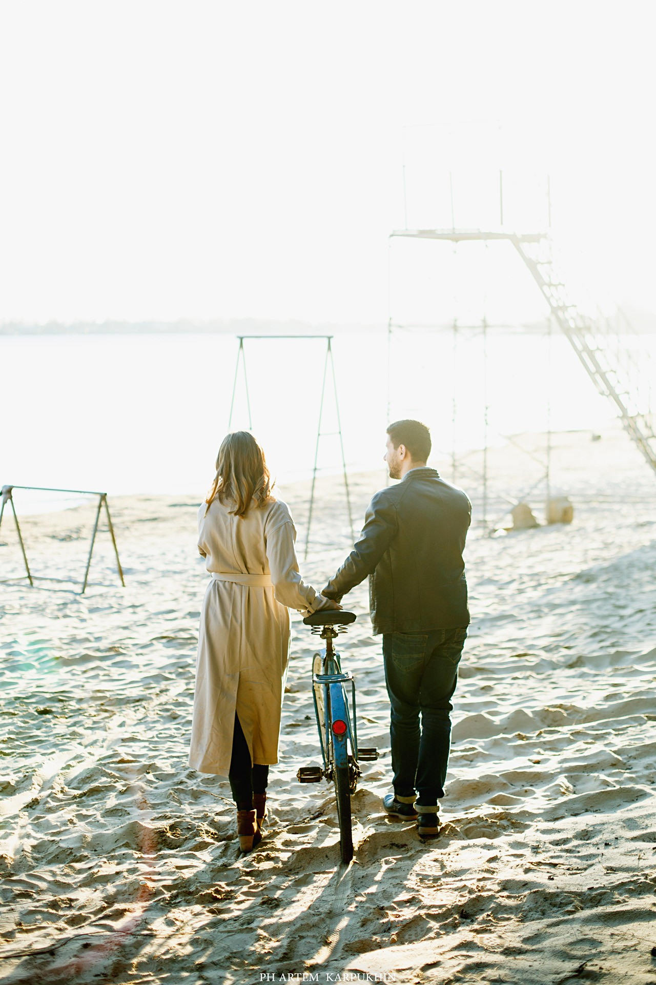 Оля и Женя. Холодный пляж. Фотограф городских и семейных событий Артем Карпухин