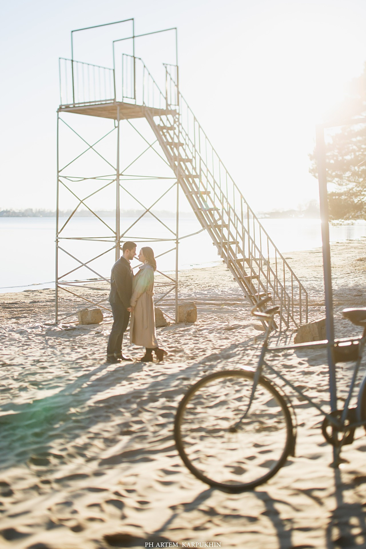Оля и Женя. Холодный пляж. Фотограф городских и семейных событий Артем Карпухин