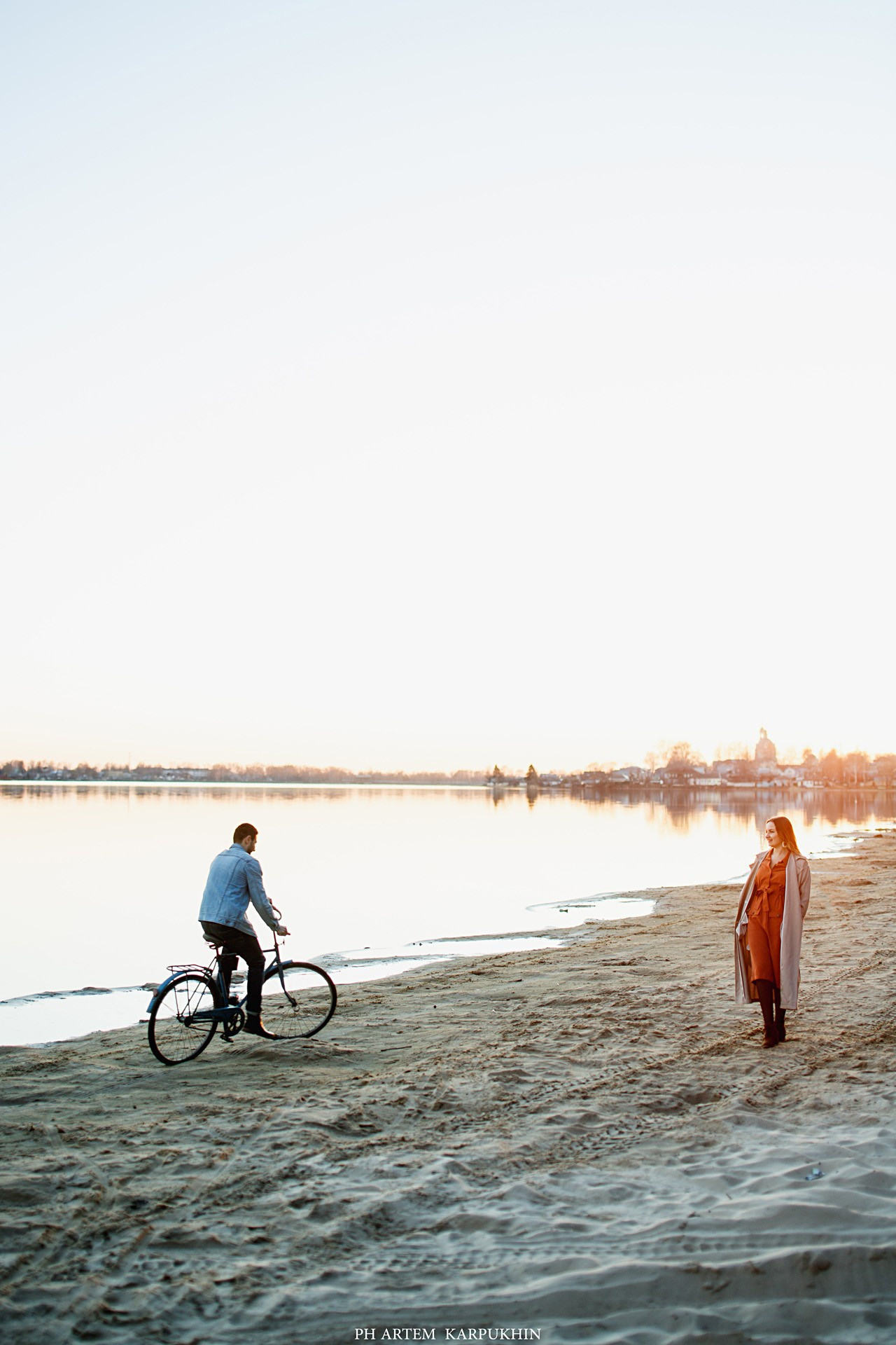 Оля и Женя. Холодный пляж. Фотограф городских и семейных событий Артем Карпухин
