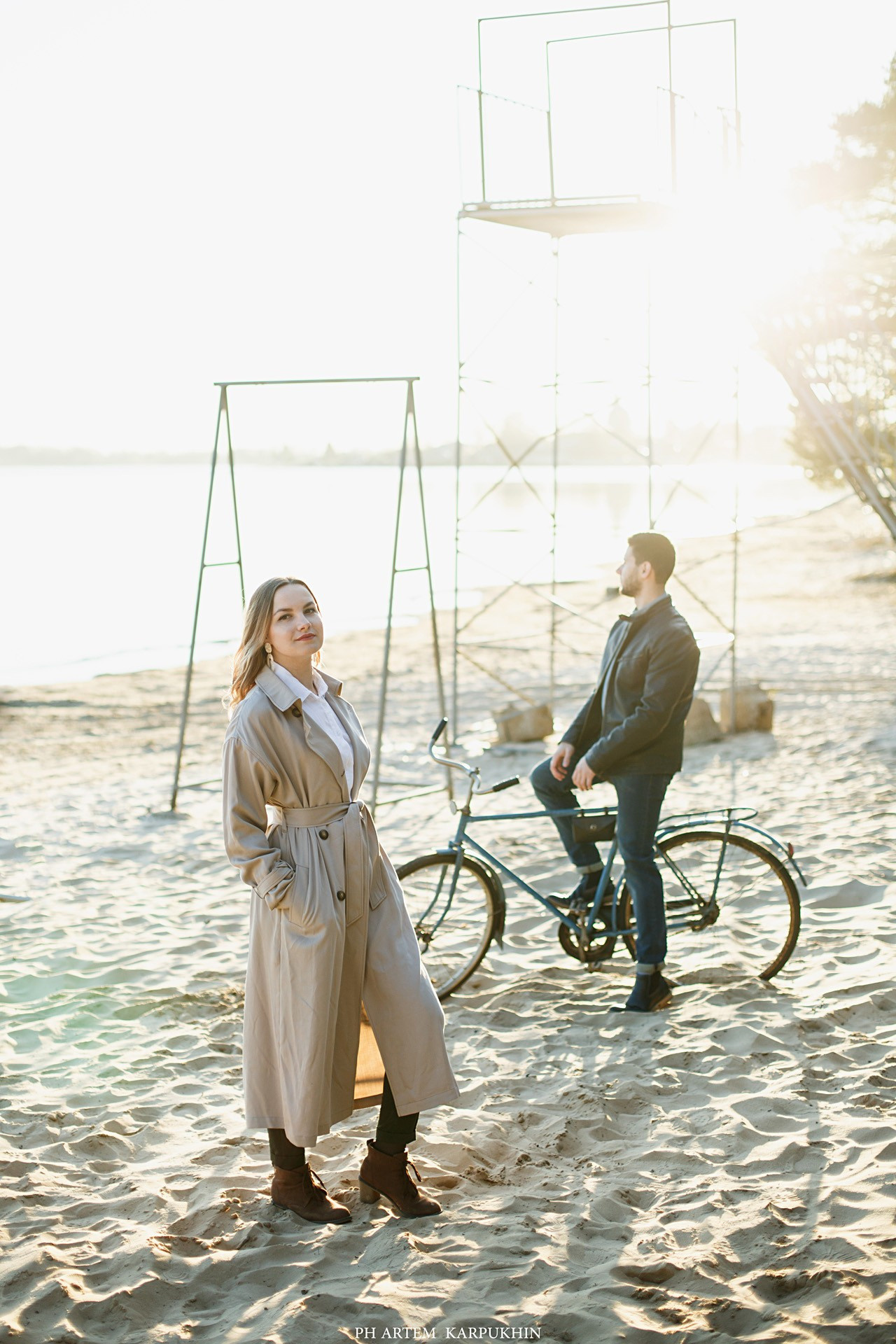 Оля и Женя. Холодный пляж. Фотограф городских и семейных событий Артем Карпухин
