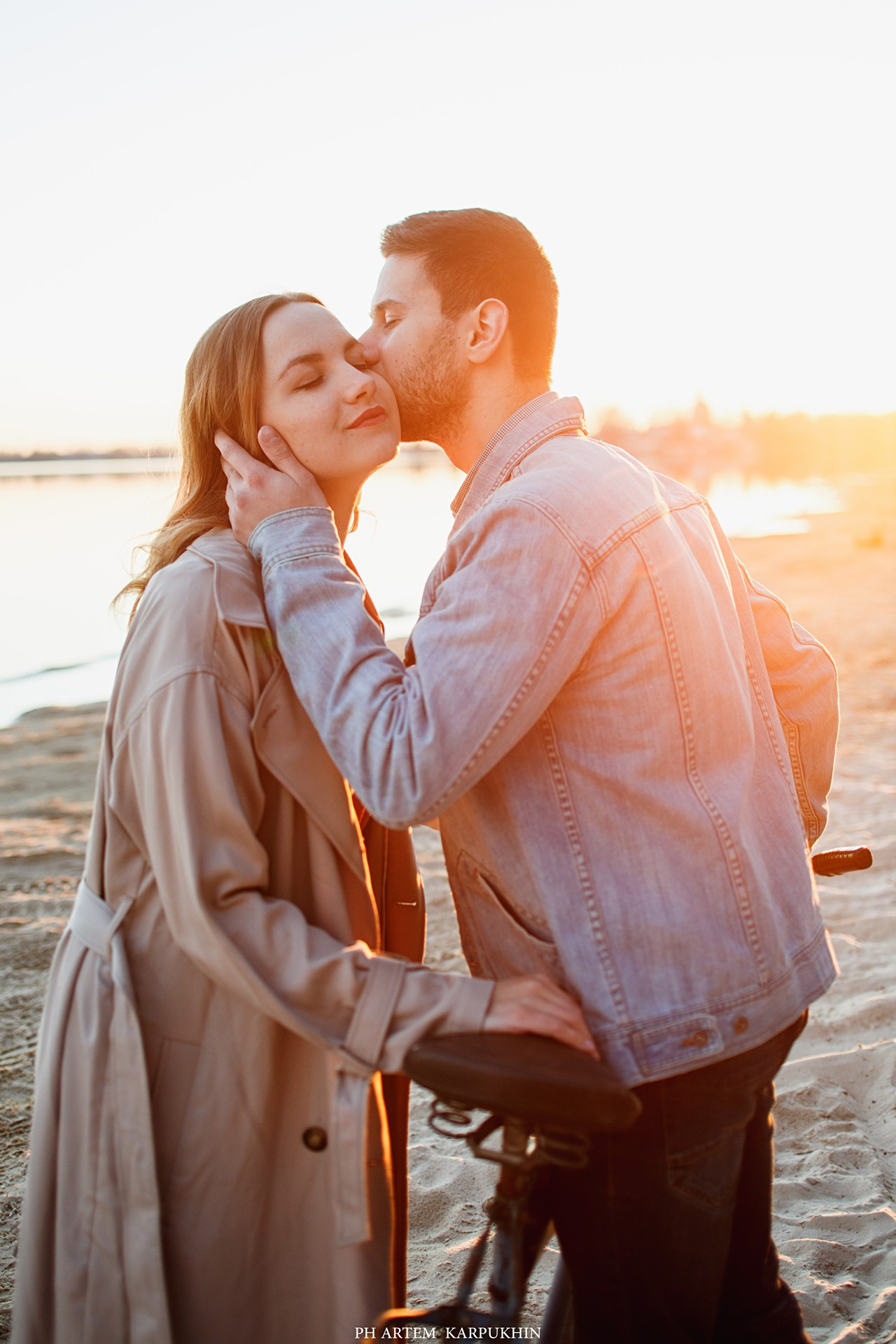 Оля и Женя. Холодный пляж. Фотограф городских и семейных событий Артем Карпухин