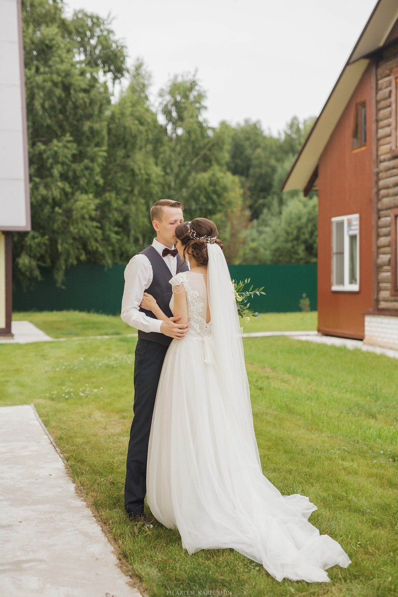 Юрий и Елена, свадебный день, июль 2017, парк-отель Перемиловы горы. Фотограф городских и семейных событий Артем Карпухин