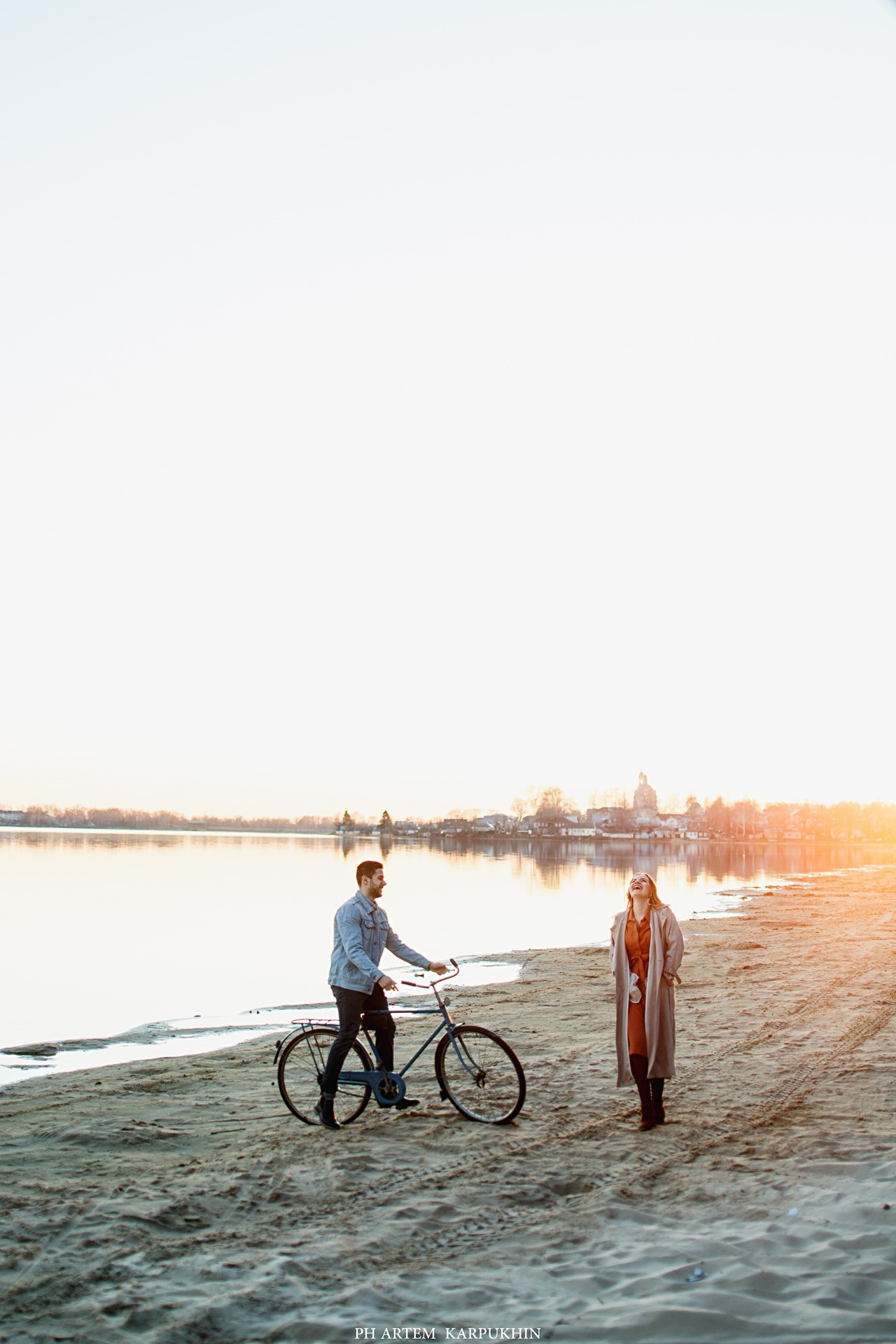 Оля и Женя. Холодный пляж. Фотограф городских и семейных событий Артем Карпухин