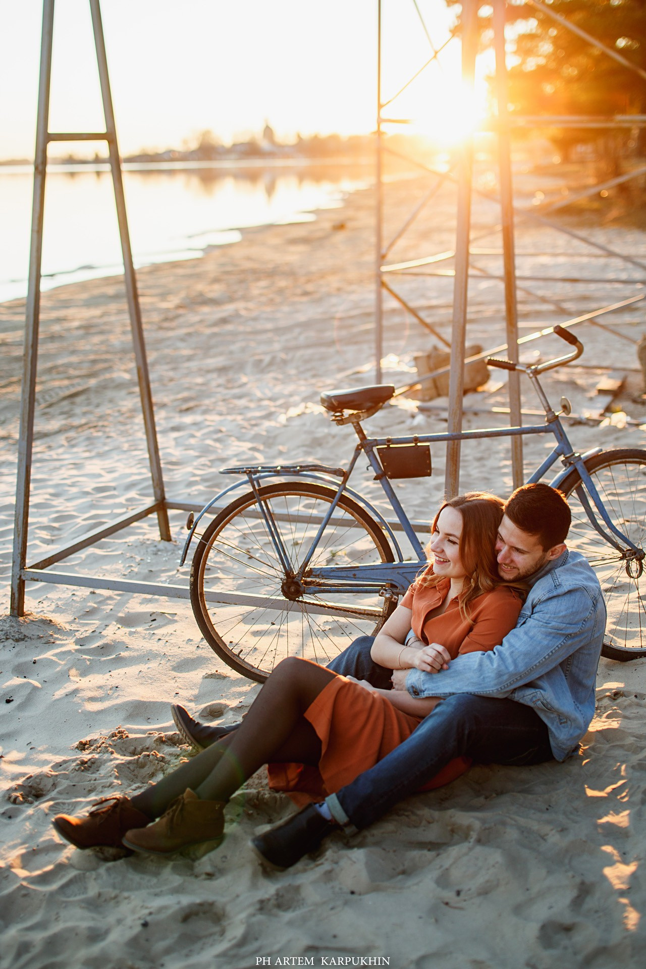 Оля и Женя. Холодный пляж. Фотограф городских и семейных событий Артем Карпухин