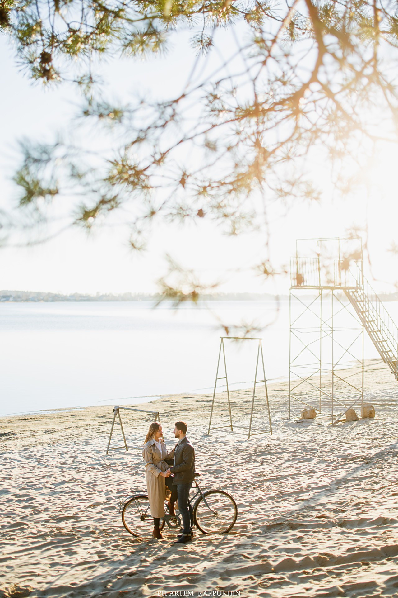 Оля и Женя. Холодный пляж. Фотограф городских и семейных событий Артем Карпухин