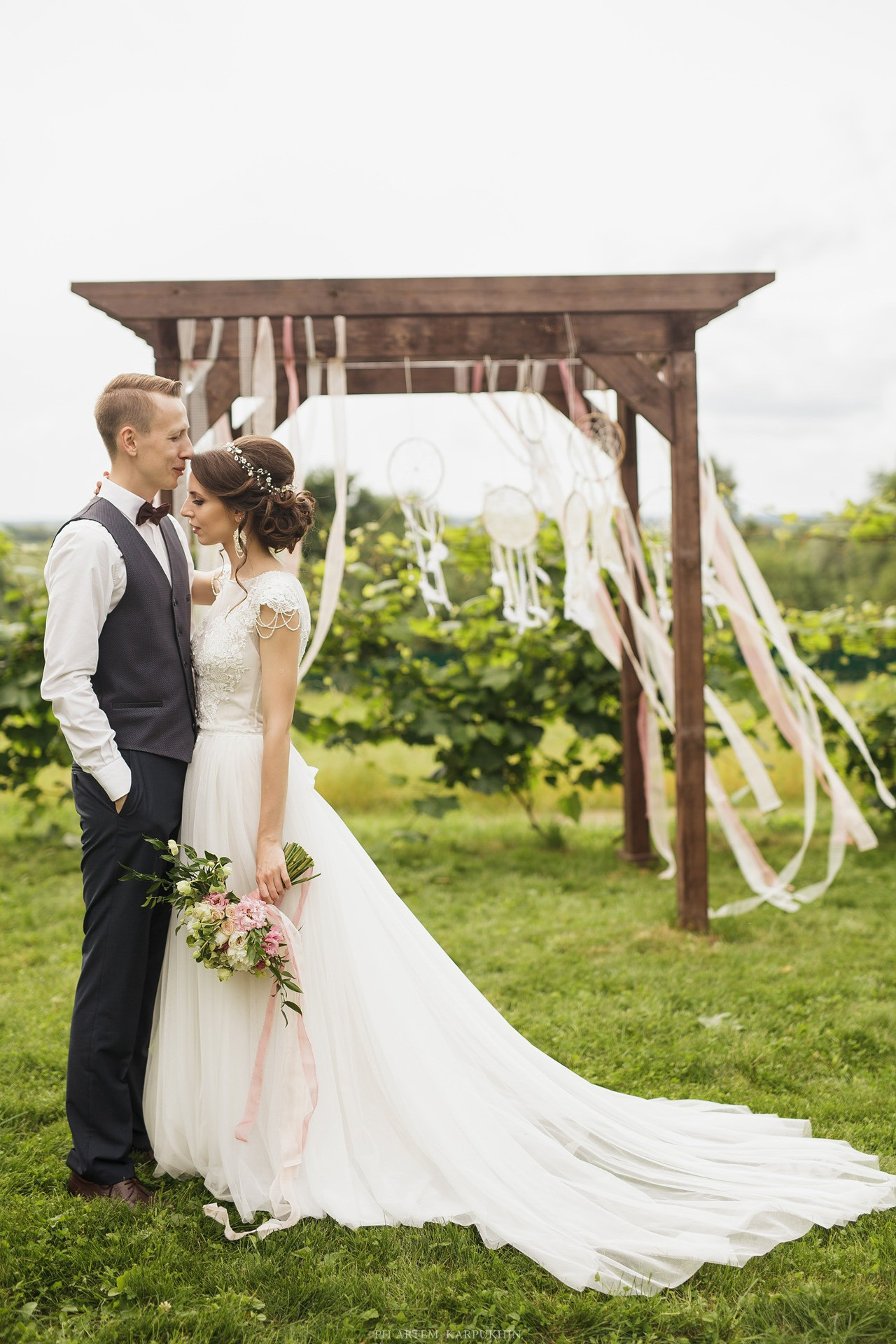Юрий и Елена, свадебный день, июль 2017, парк-отель Перемиловы горы. Фотограф городских и семейных событий Артем Карпухин
