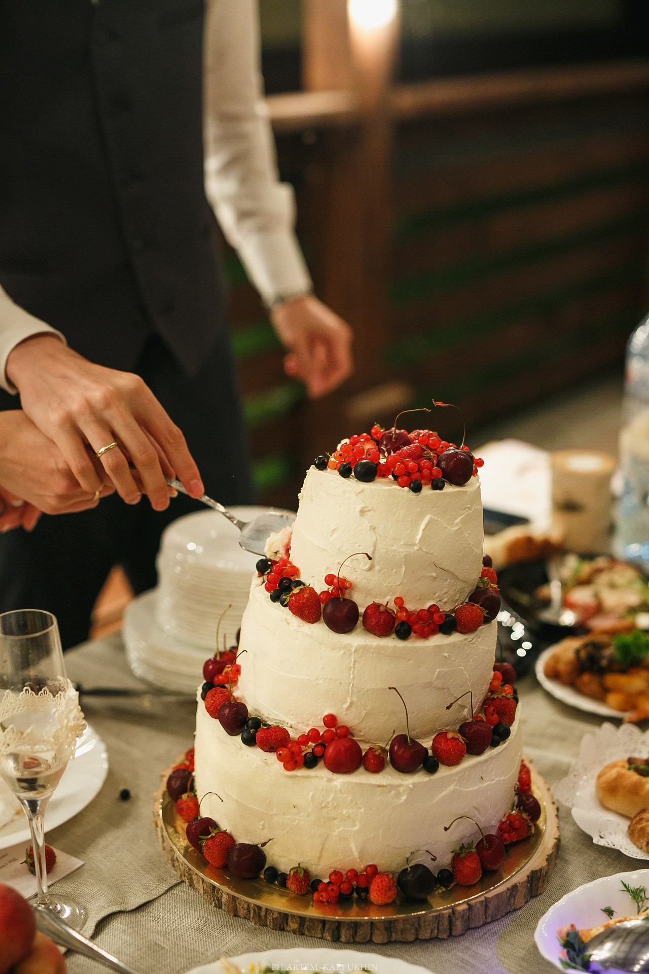 Юрий и Елена, свадебный день, июль 2017, парк-отель Перемиловы горы. Фотограф городских и семейных событий Артем Карпухин