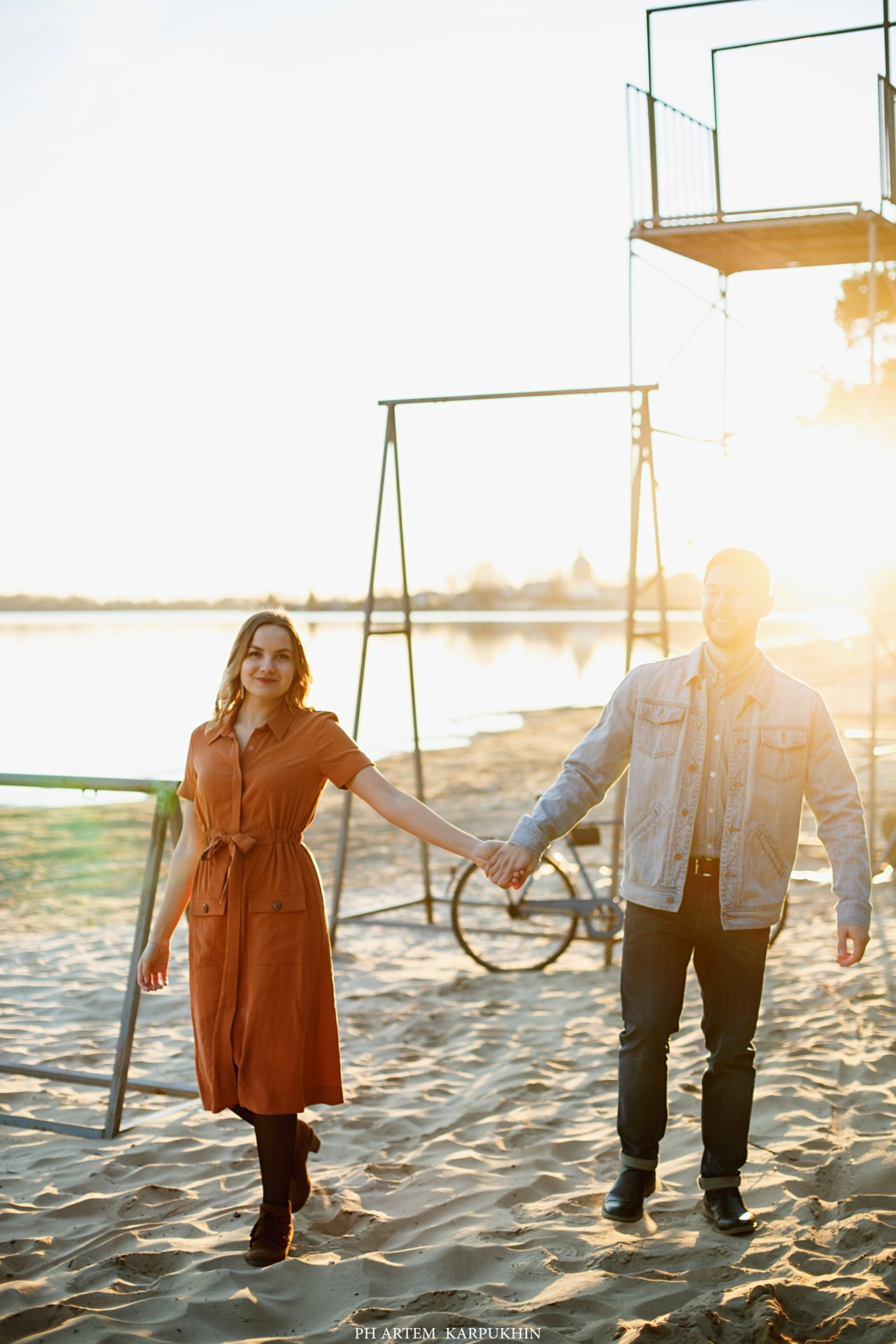 Оля и Женя. Холодный пляж. Фотограф городских и семейных событий Артем Карпухин