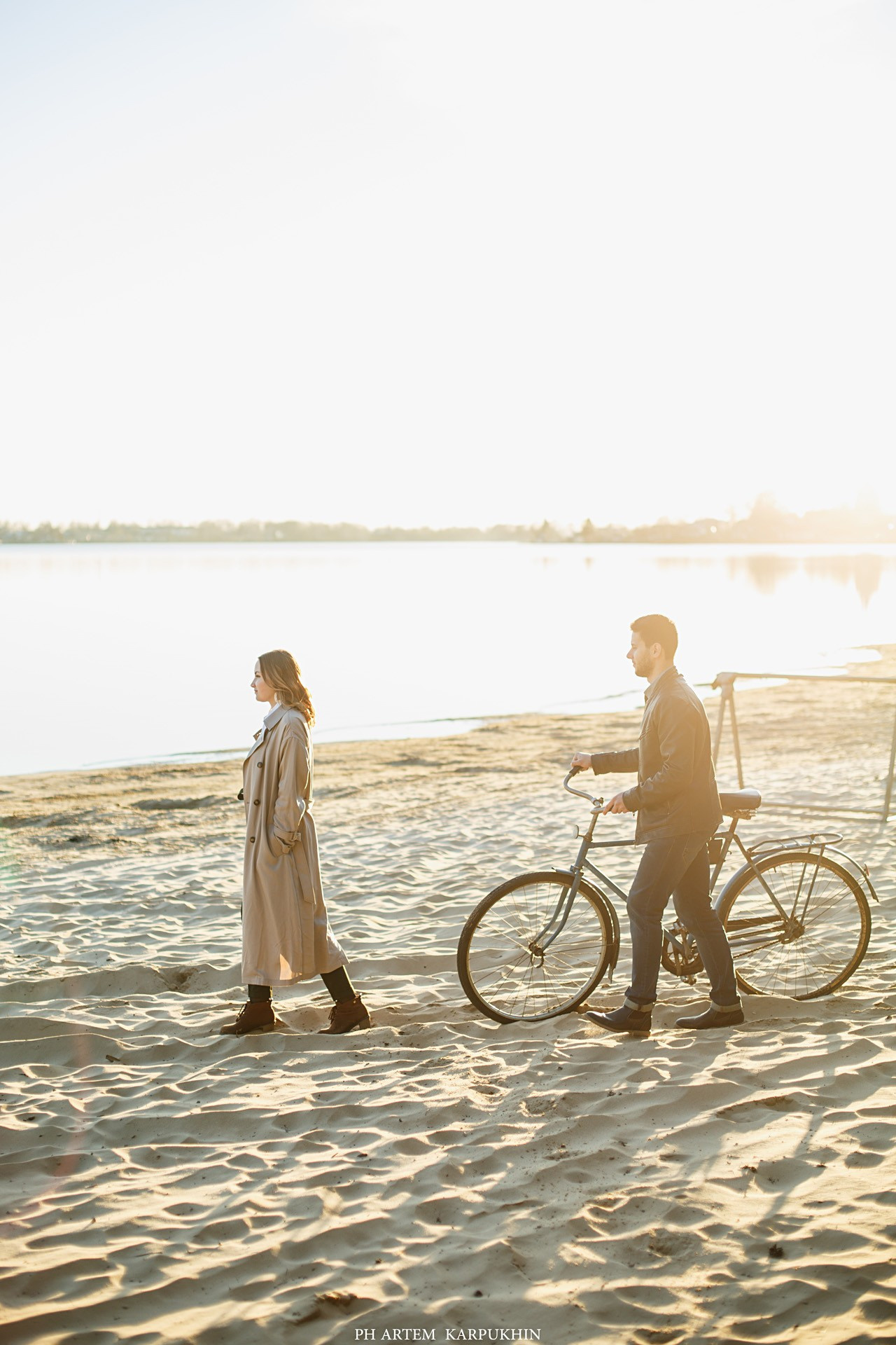 Оля и Женя. Холодный пляж. Фотограф городских и семейных событий Артем Карпухин