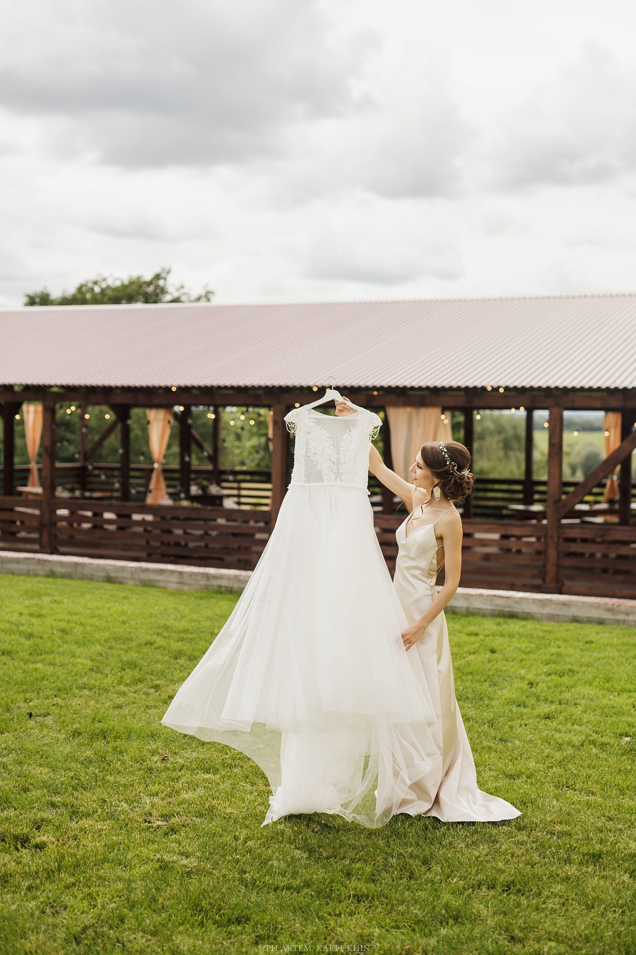 Юрий и Елена, свадебный день, июль 2017, парк-отель Перемиловы горы. Фотограф городских и семейных событий Артем Карпухин