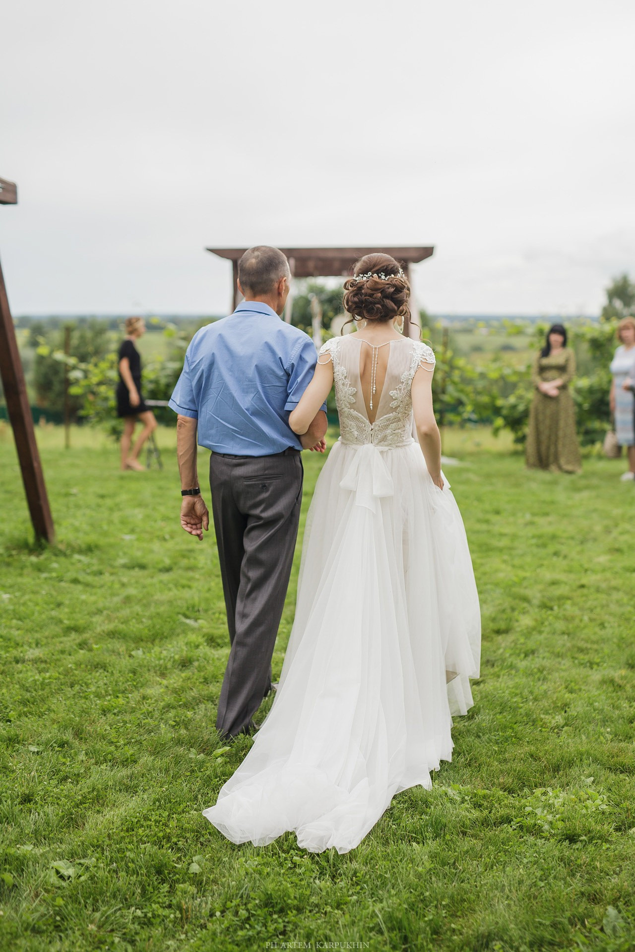 Юрий и Елена, свадебный день, июль 2017, парк-отель Перемиловы горы. Фотограф городских и семейных событий Артем Карпухин