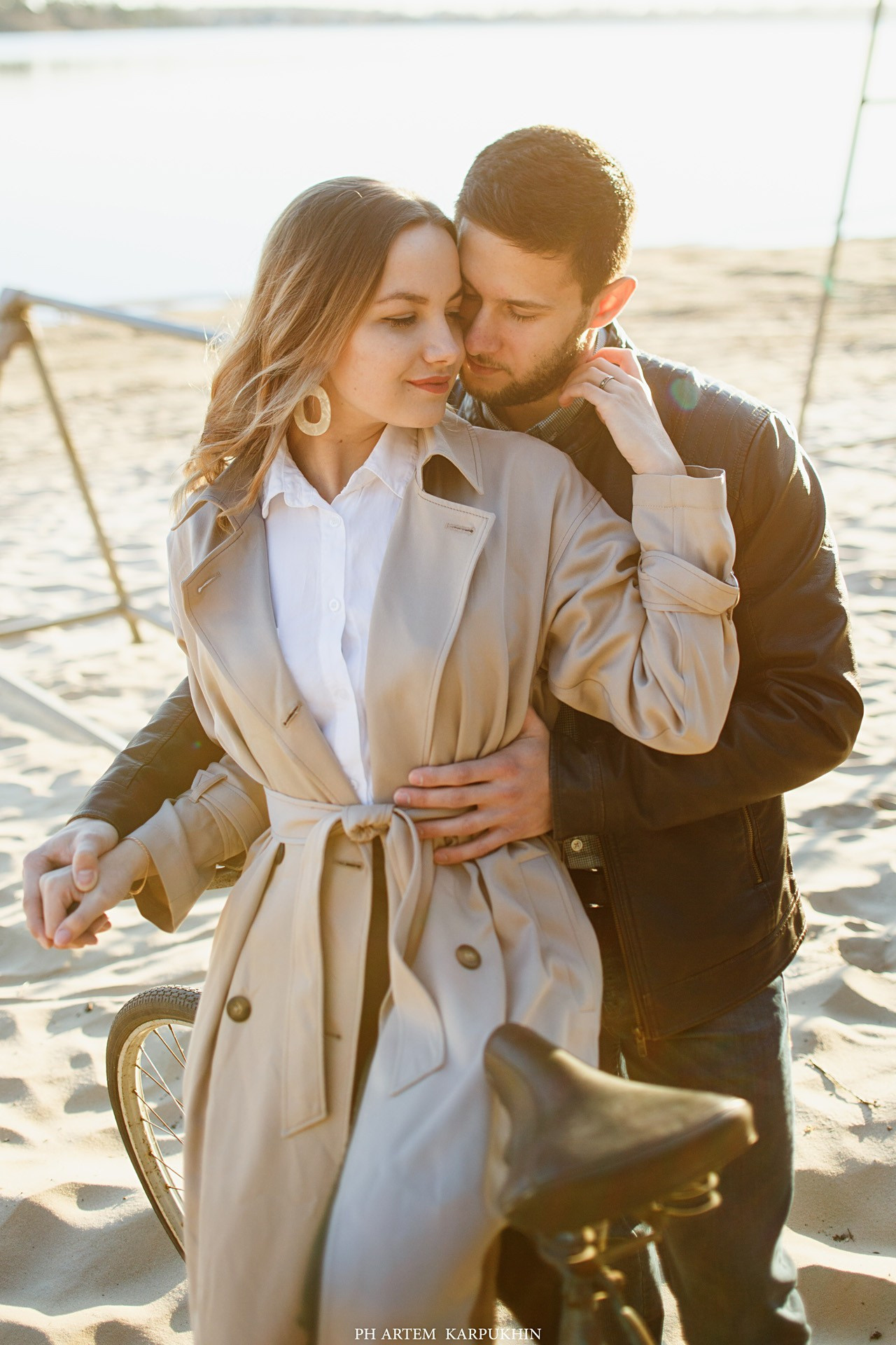 Оля и Женя. Холодный пляж. Фотограф городских и семейных событий Артем Карпухин